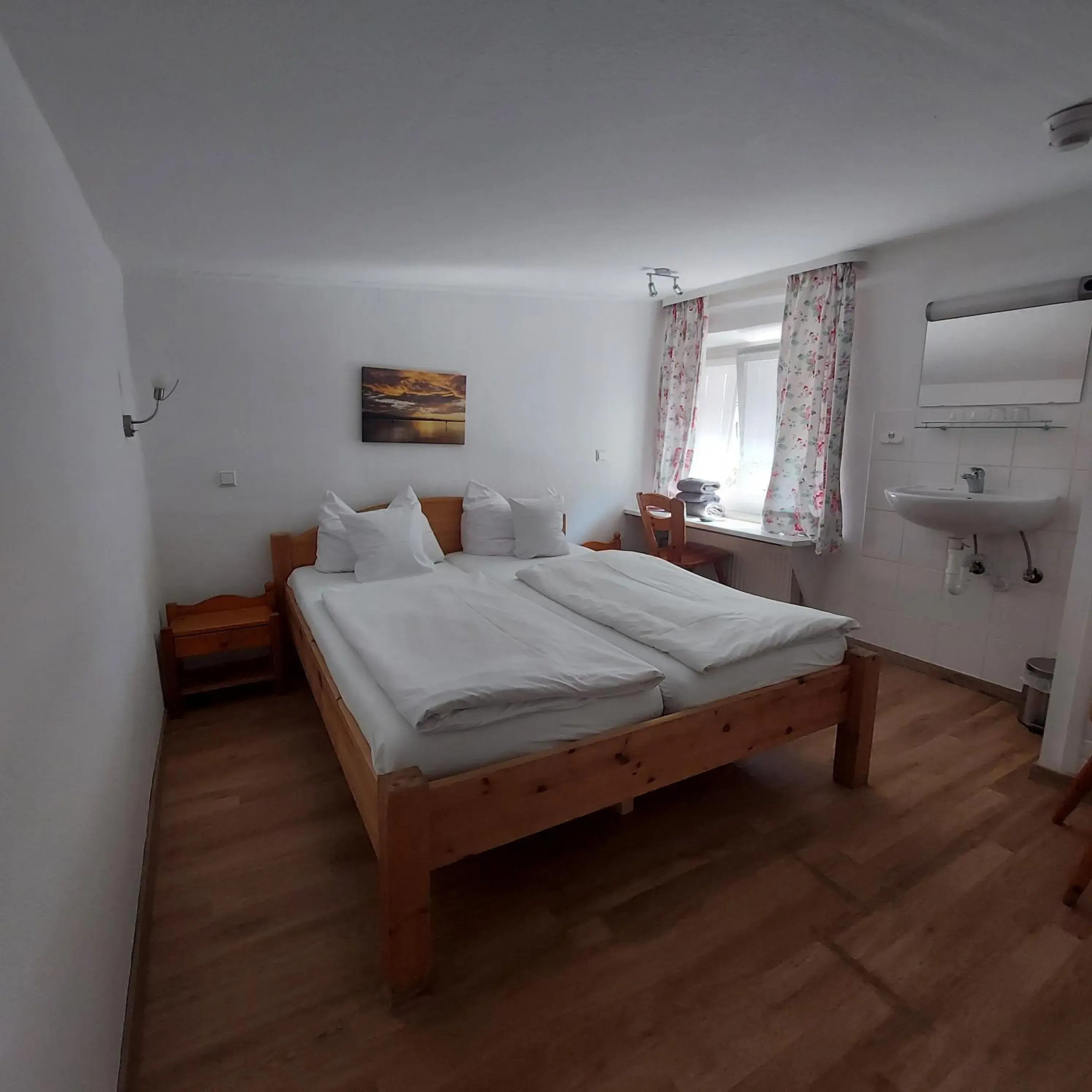 Double Room with Shared Bathroom in Hotel Gasthof Inselgraben garni Double Room with Shared Bathroom in Hotel Gasthof Inselgraben garni