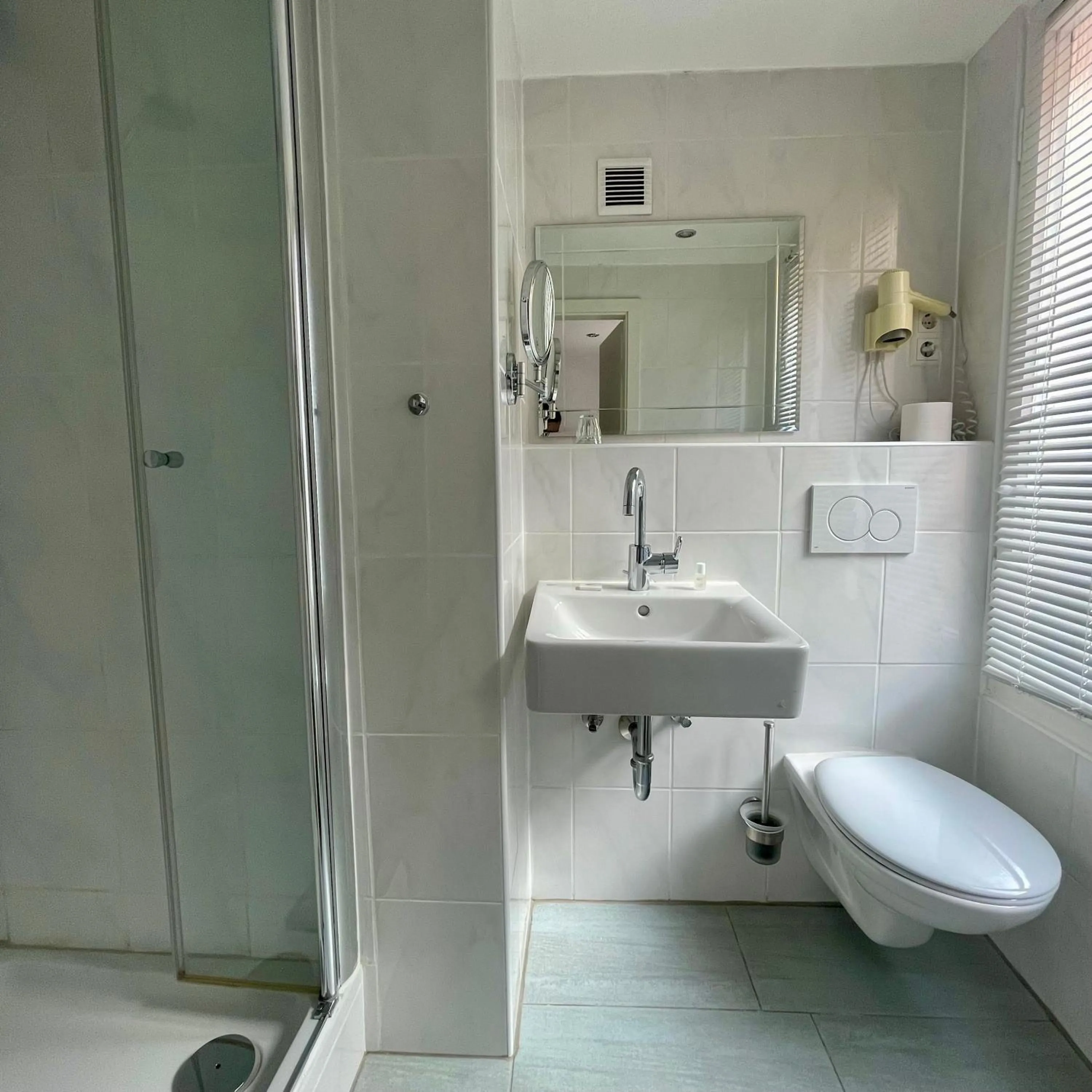 Shower in Hotel Gasthof Inselgraben garni