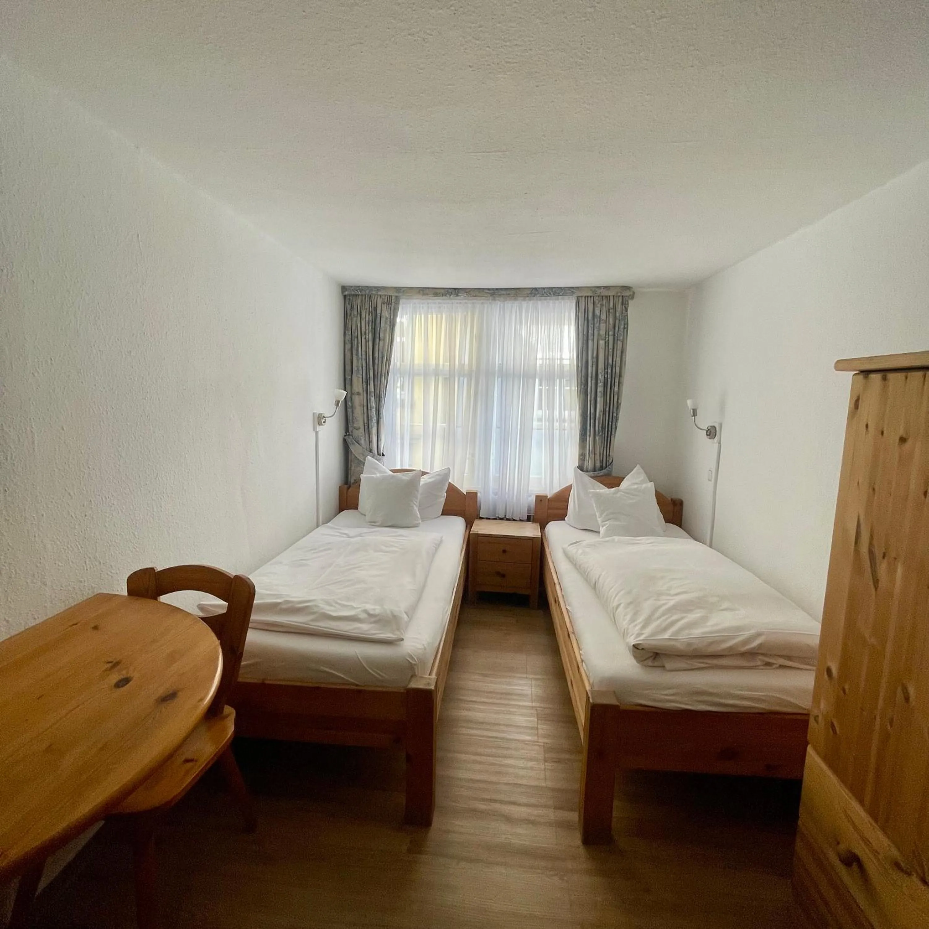 Photo of the whole room, Bed in Hotel Gasthof Inselgraben garni