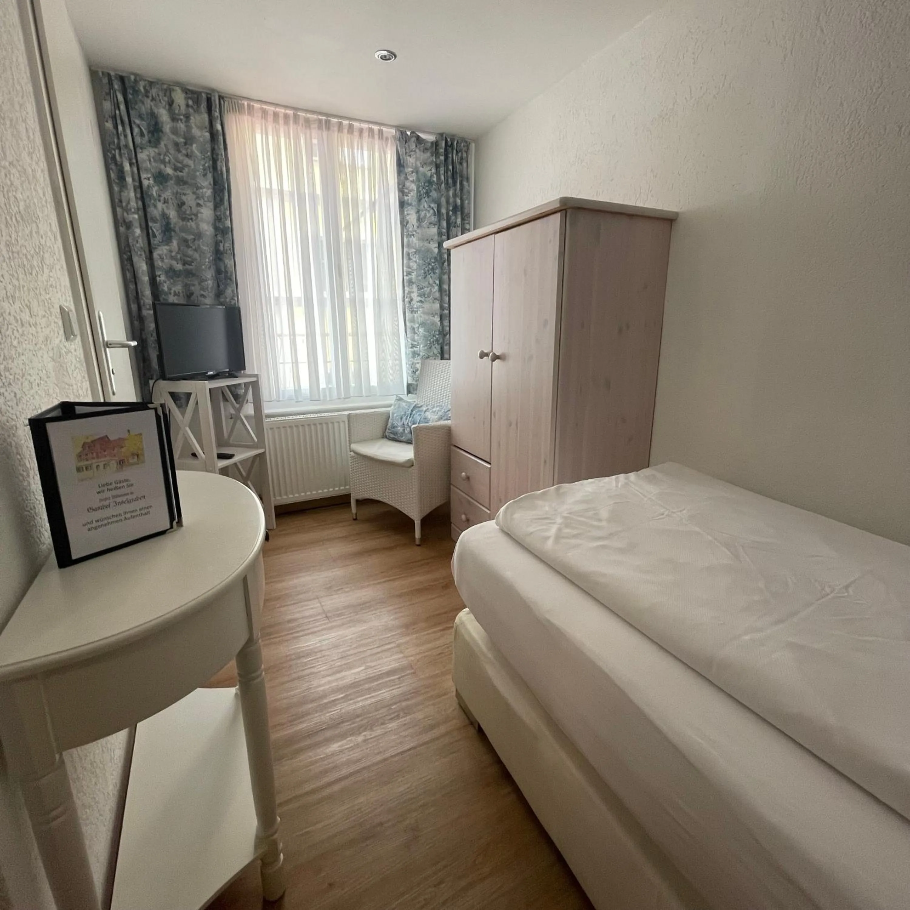 TV and multimedia, Bed in Hotel Gasthof Inselgraben garni