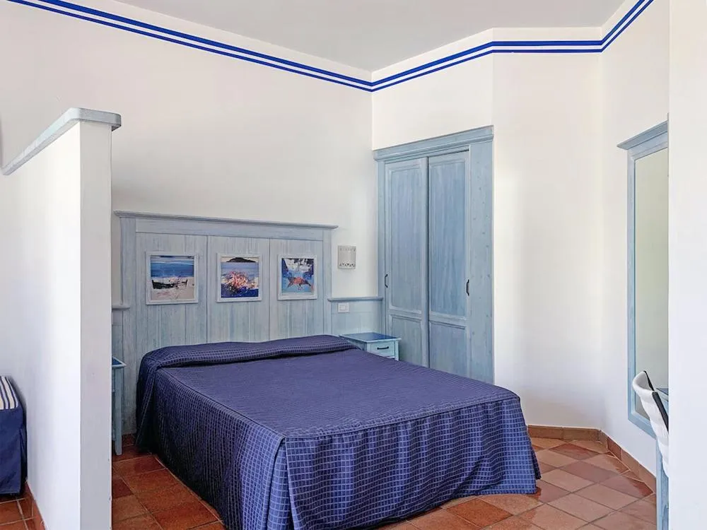 Photo of the whole room, Bed in Resort Cala La Luna