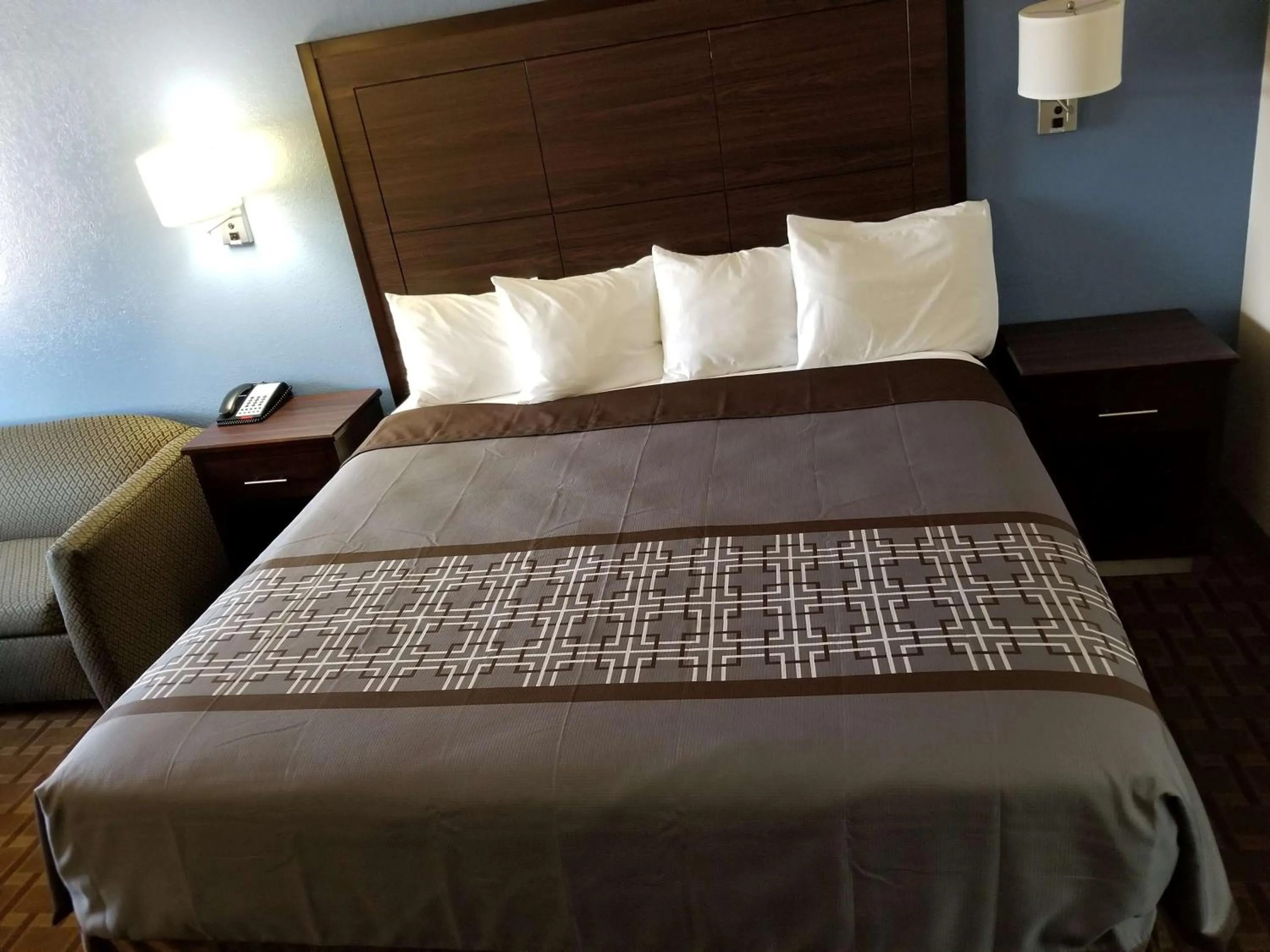 Bedroom, Bed in SureStay Hotel by Best Western Terrell