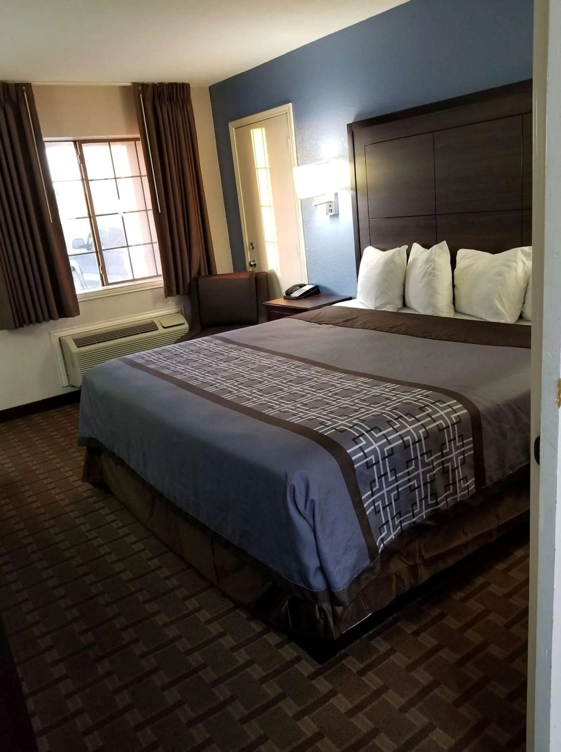 Bedroom, Bed in SureStay Hotel by Best Western Terrell