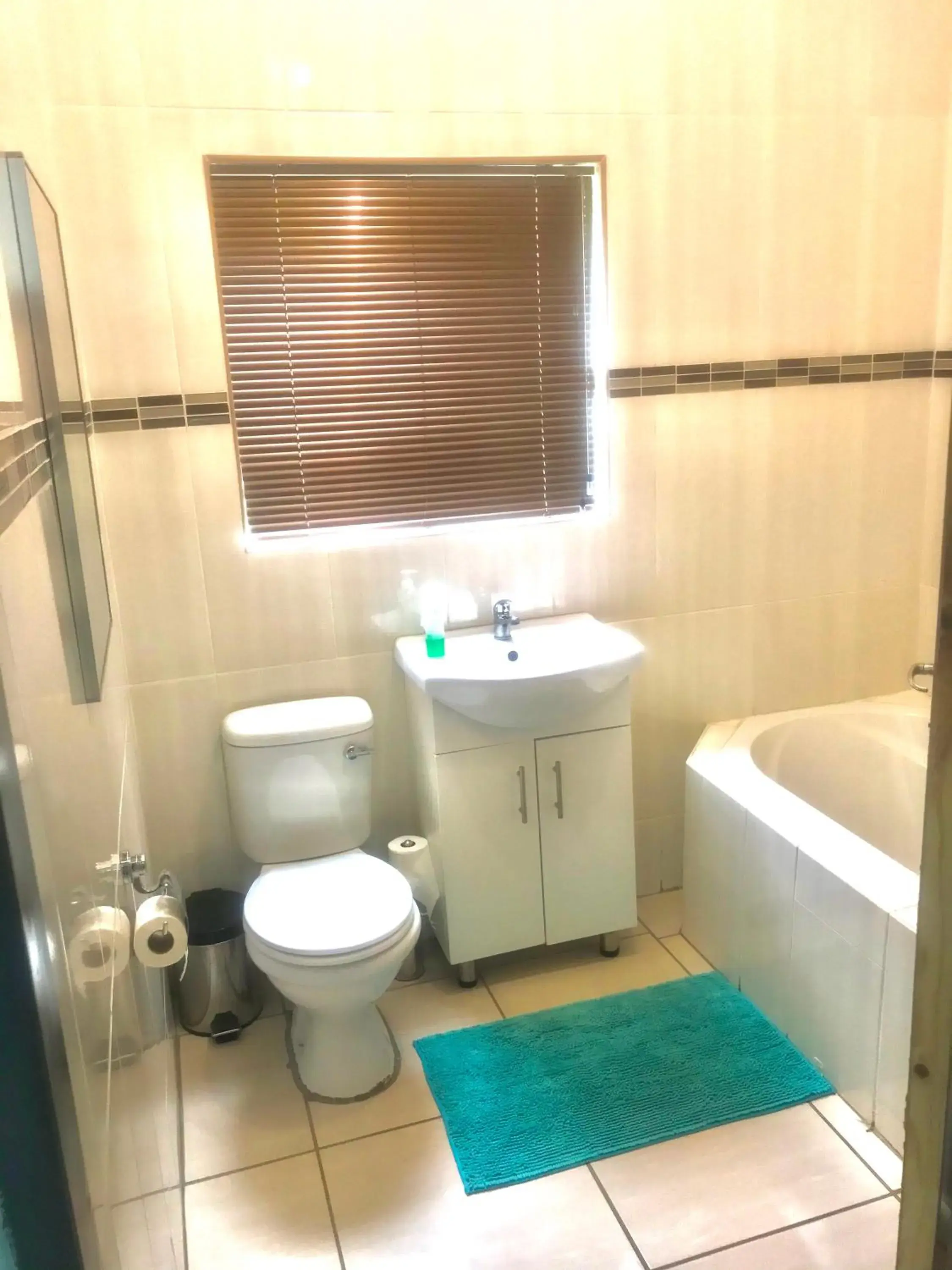 Queen Room - single occupancy in Ankuweni Guest house Queen Room - single occupancy in Ankuweni Guest house