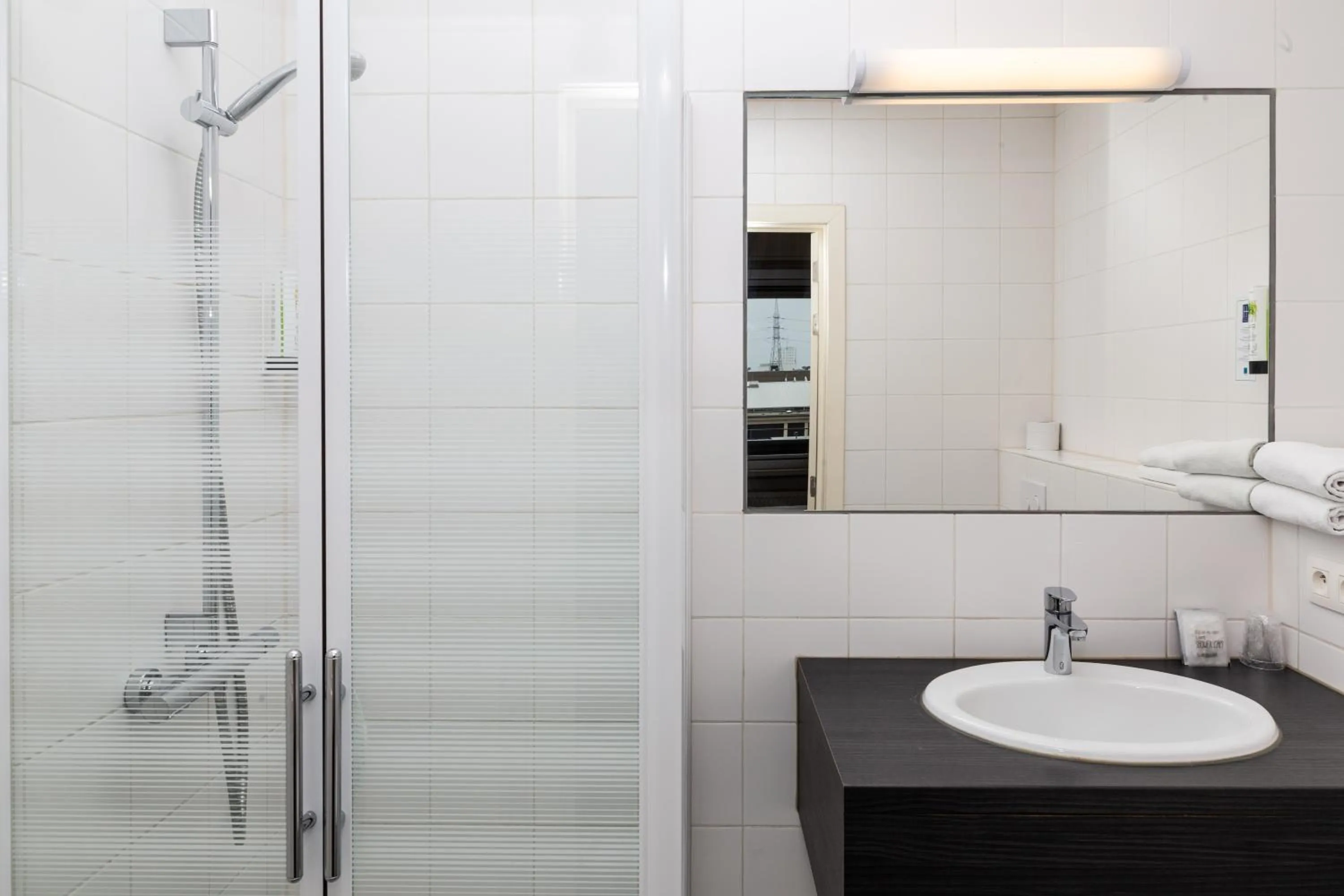 Bathroom in Antwerp Harbour Hotel