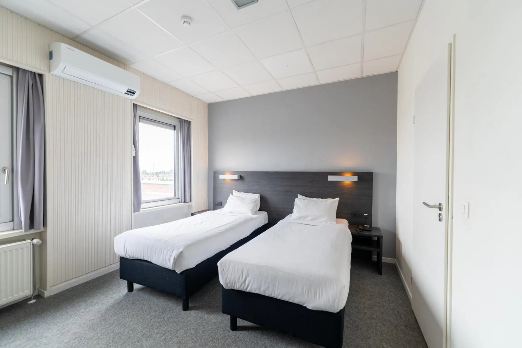 Bed in Antwerp Harbour Hotel