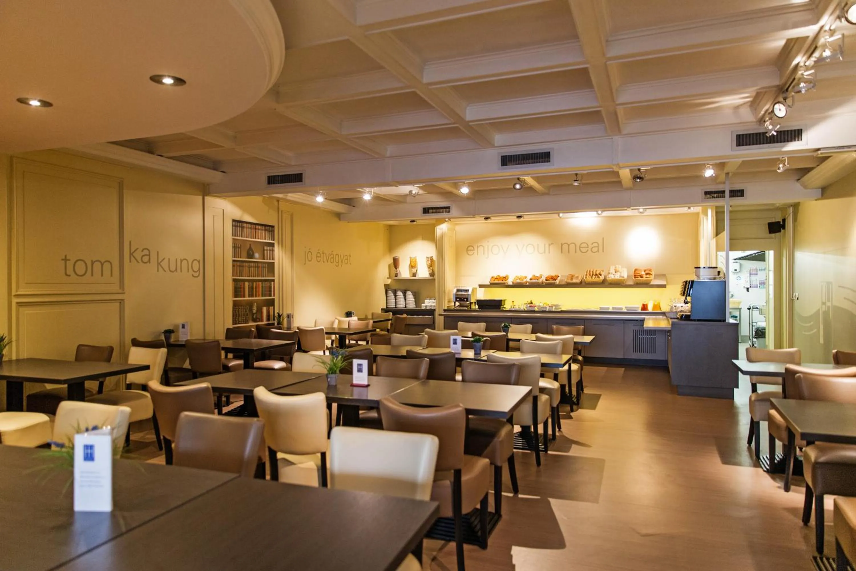 Restaurant/places to eat in Antwerp Harbour Hotel