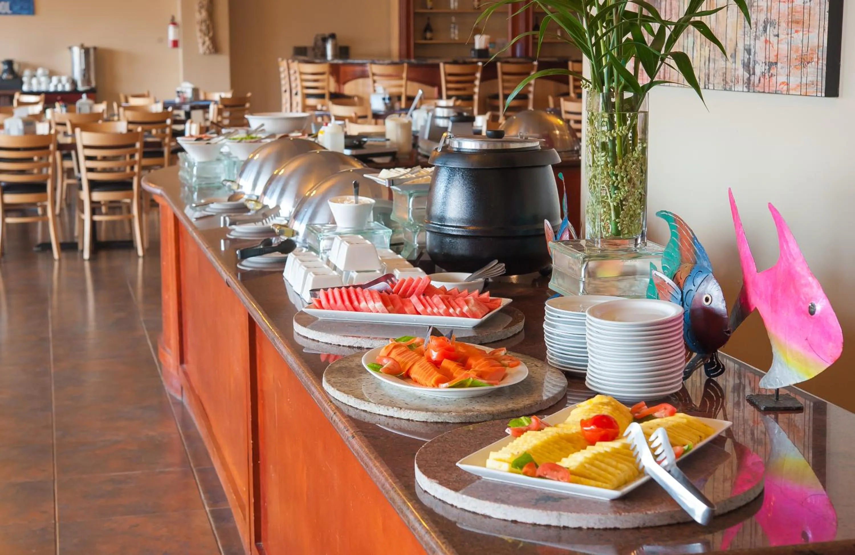 Restaurant/places to eat in Infinity Bay Spa & Beach Resort