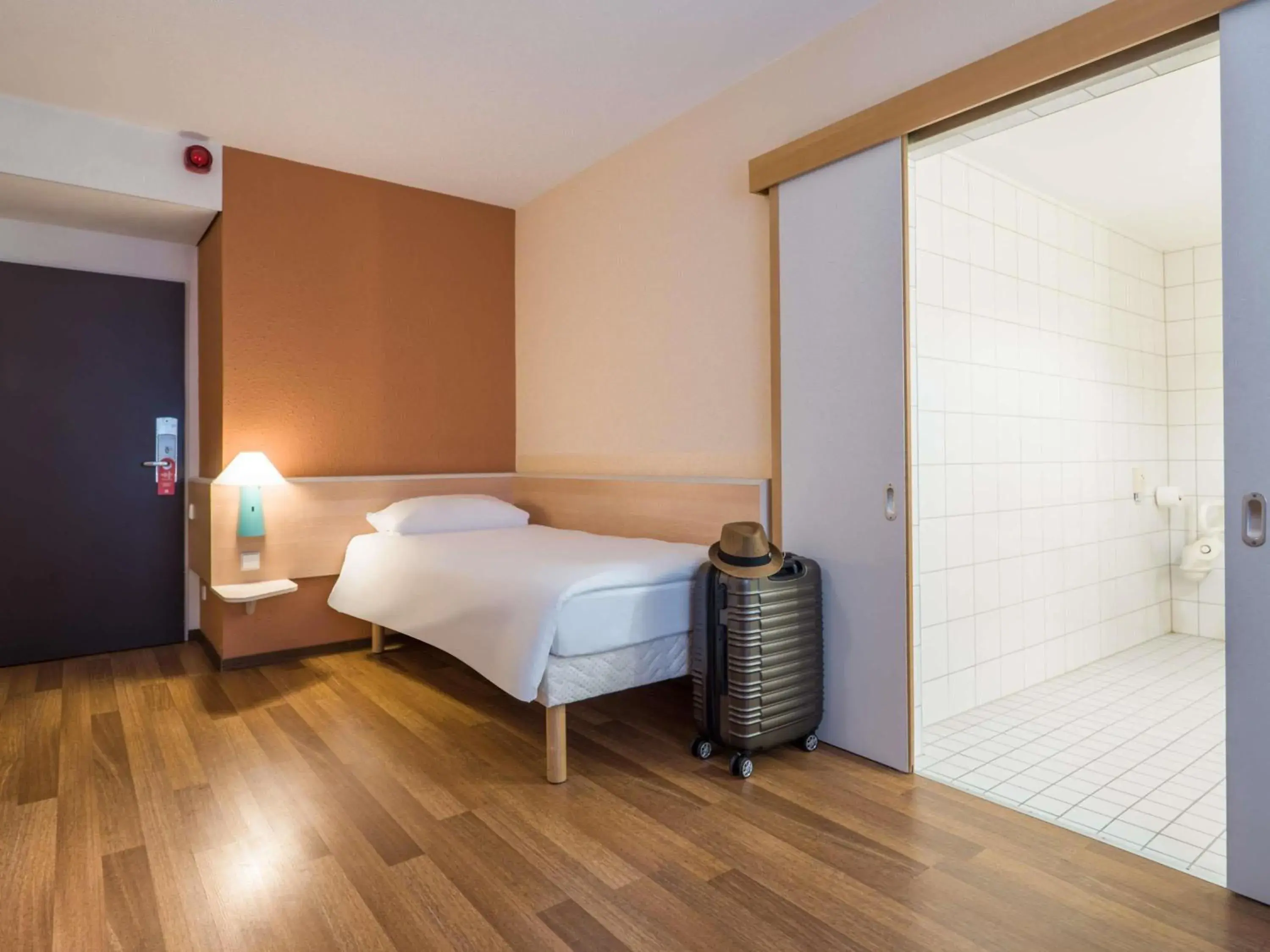 Bedroom, Bed in ibis Stuttgart Centrum Bedroom, Bed in ibis Stuttgart Centrum