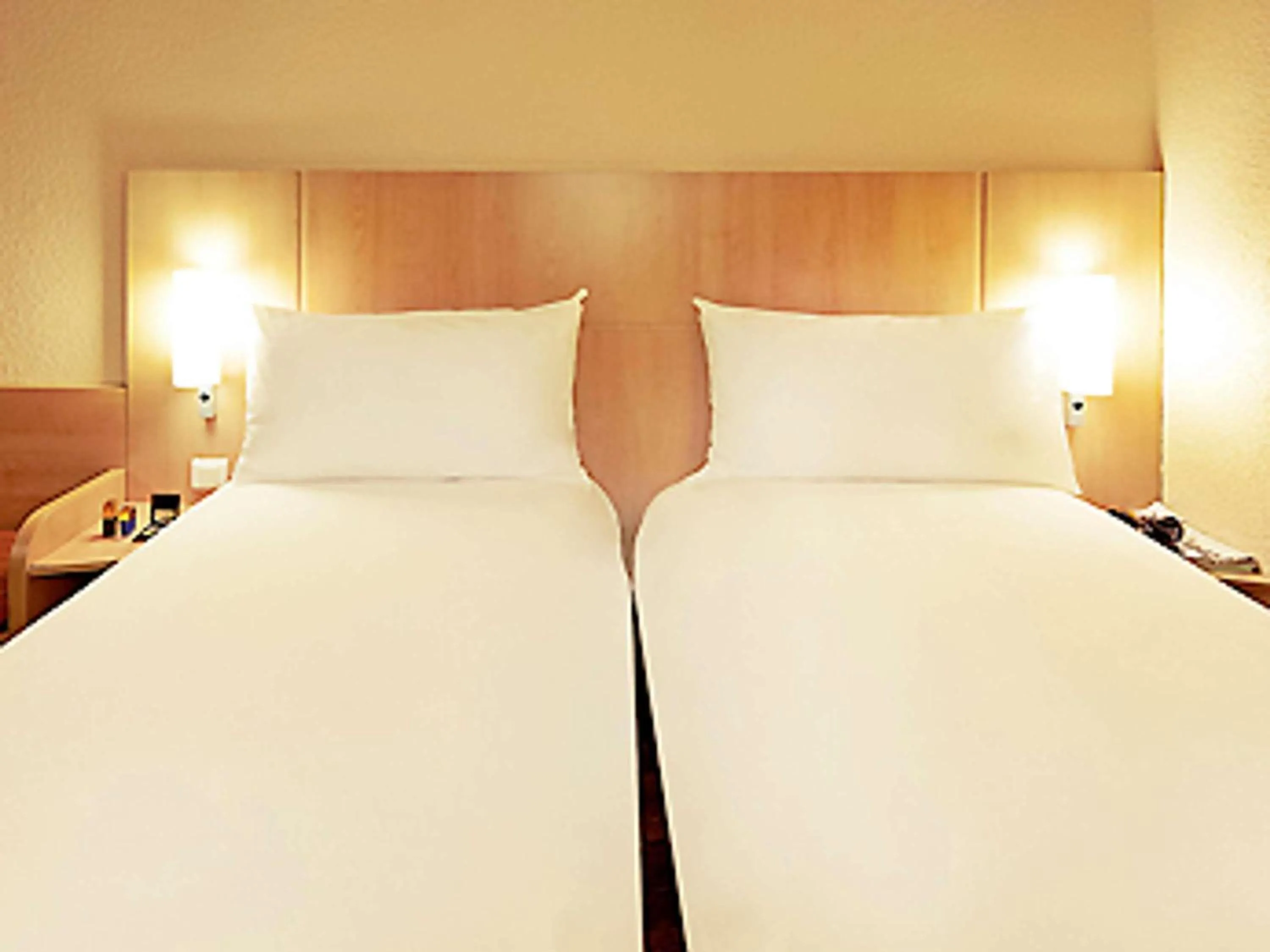 Bedroom, Bed in ibis Stuttgart Centrum