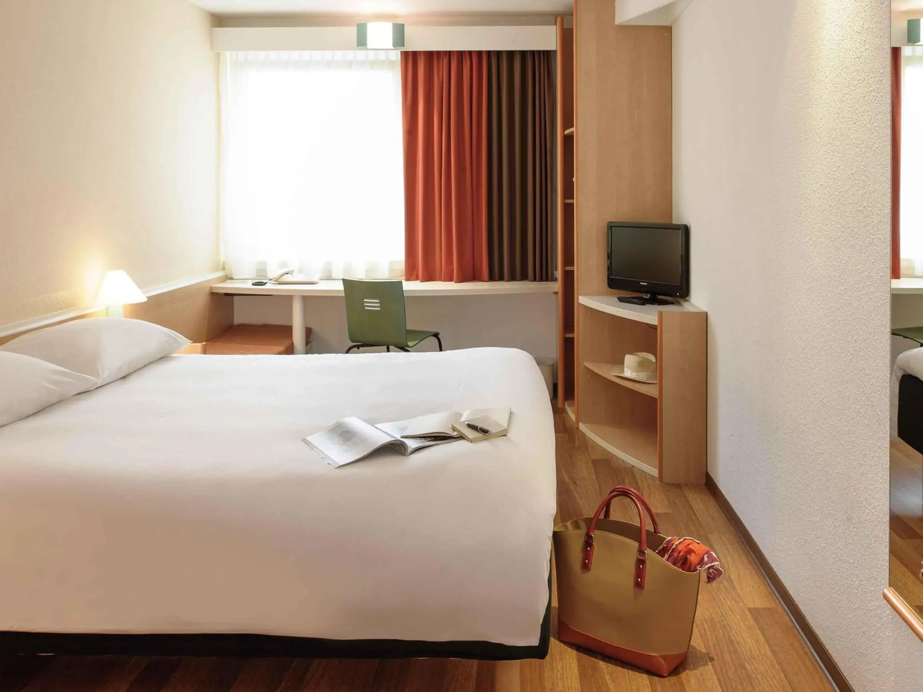 Bedroom, Bed in ibis Stuttgart Centrum Bedroom, Bed in ibis Stuttgart Centrum