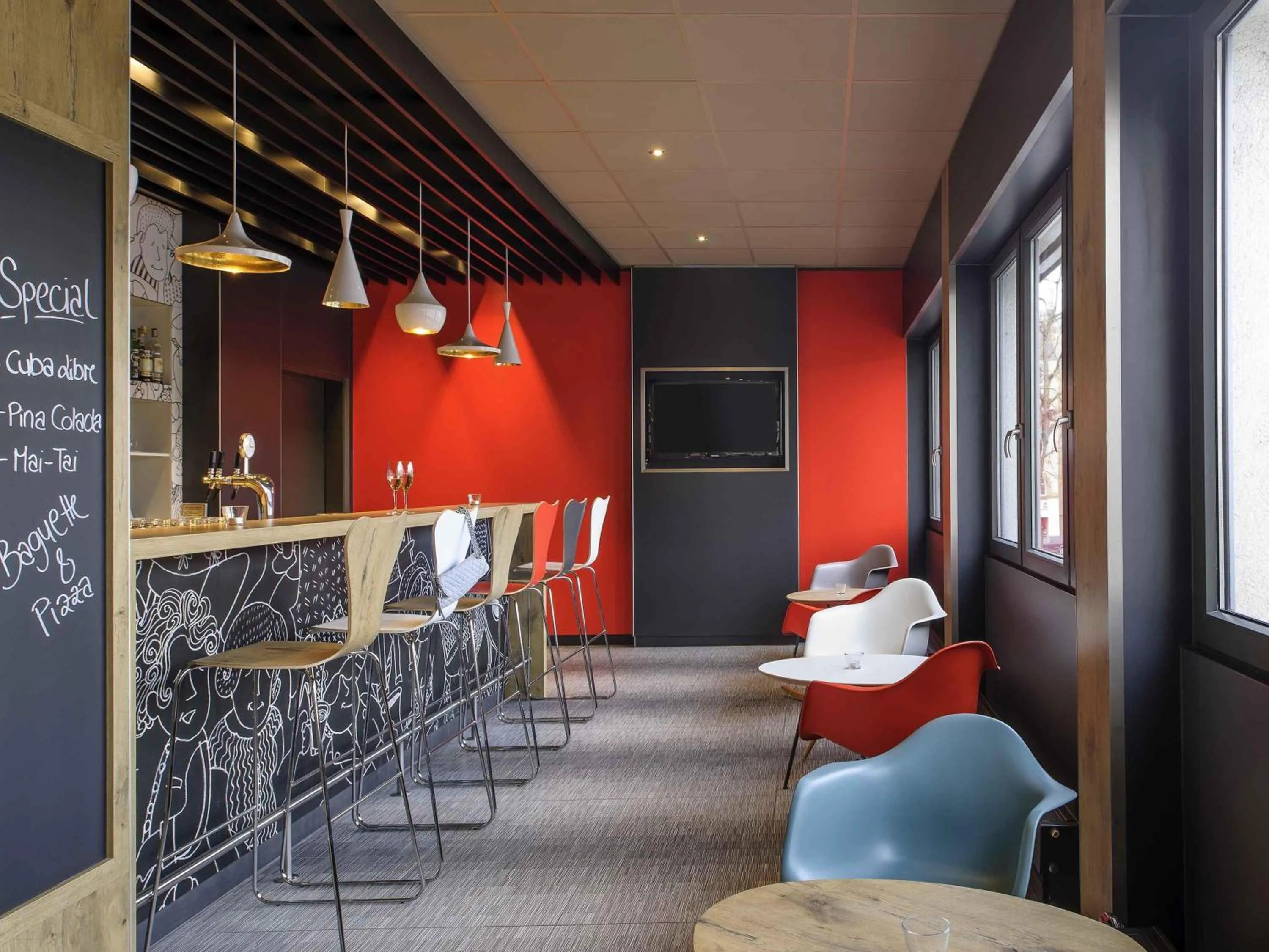 Lounge or bar in ibis Stuttgart Centrum