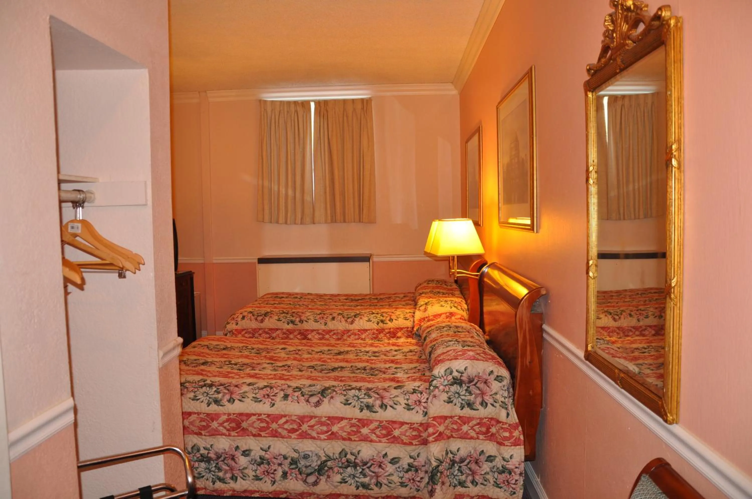 Bed in Super 8 by Wyndham Hayward Downtown