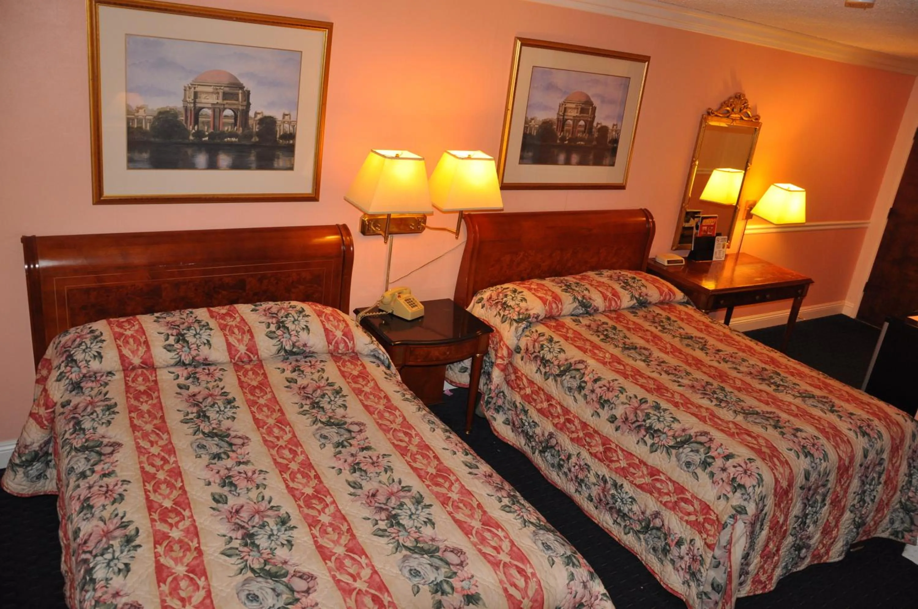 Bed in Super 8 by Wyndham Hayward Downtown