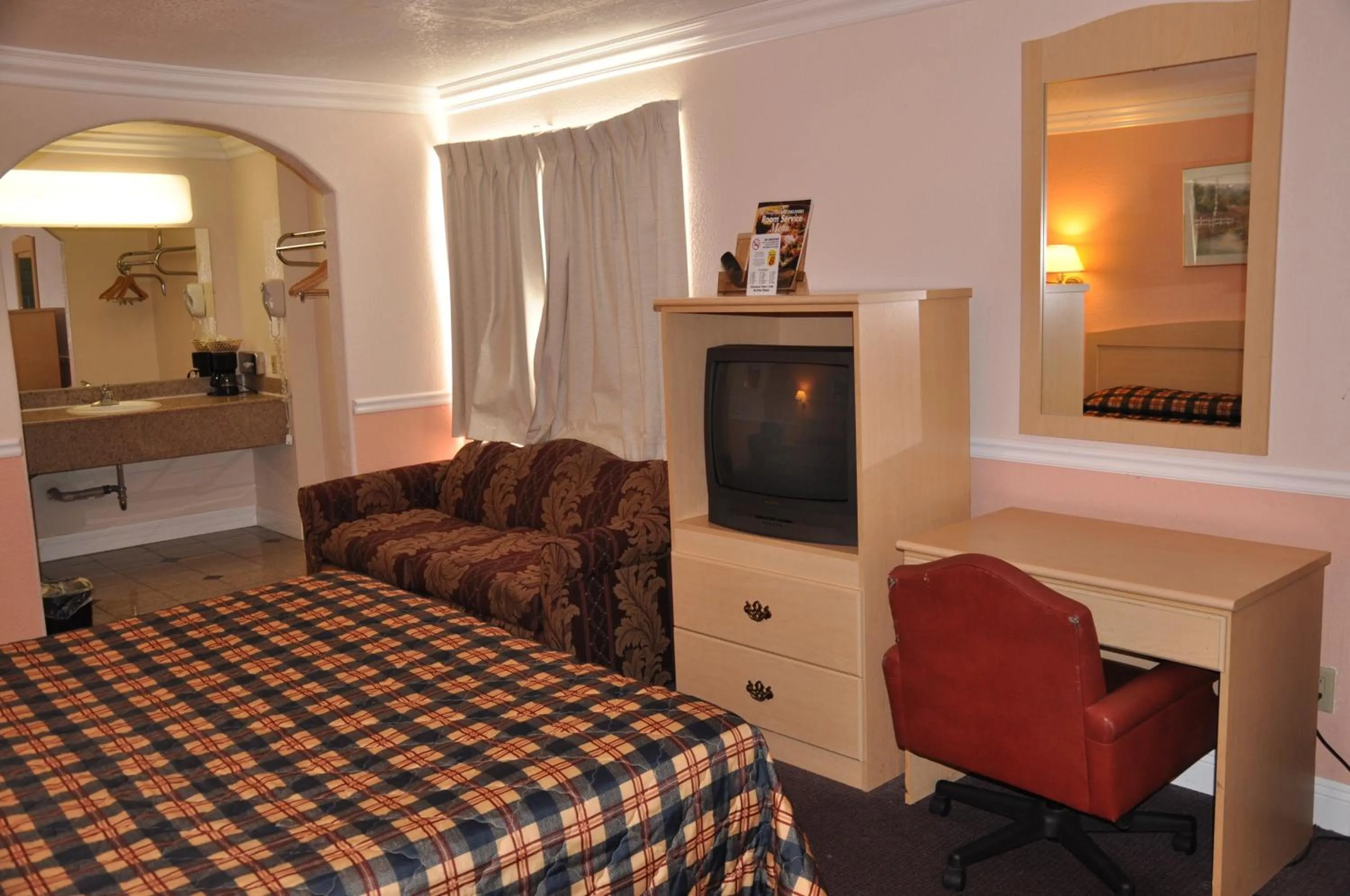 Day, Bed in Super 8 by Wyndham Hayward Downtown