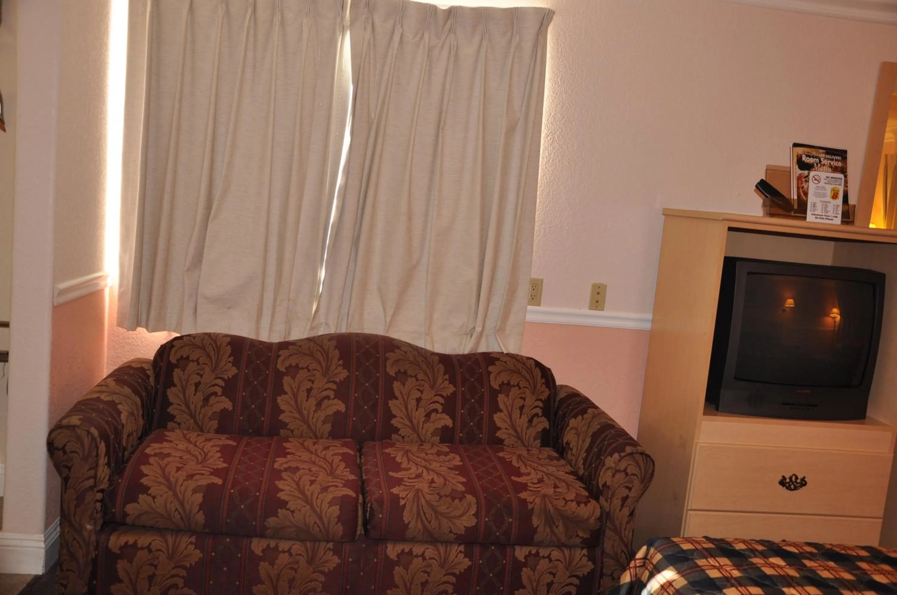 Day in Super 8 by Wyndham Hayward Downtown