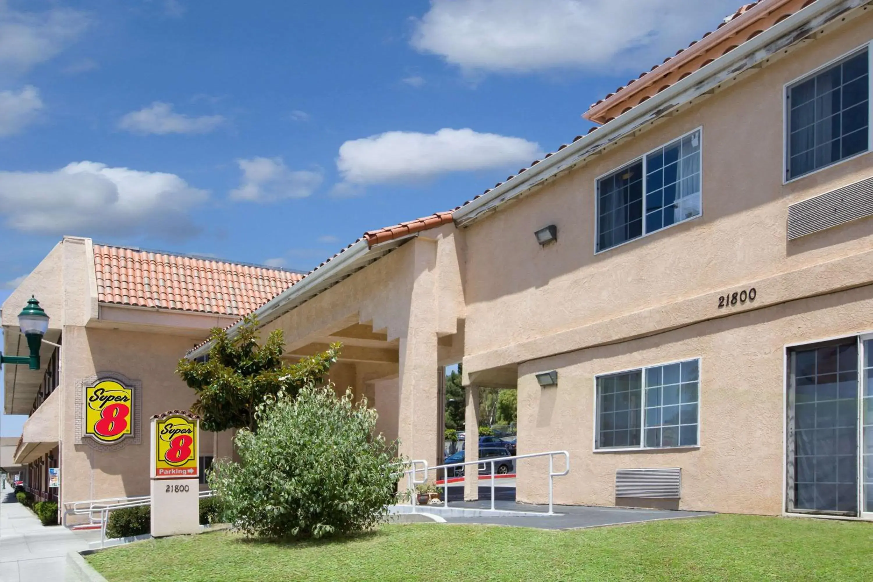 Property building in Super 8 by Wyndham Hayward Downtown Property building in Super 8 by Wyndham Hayward Downtown