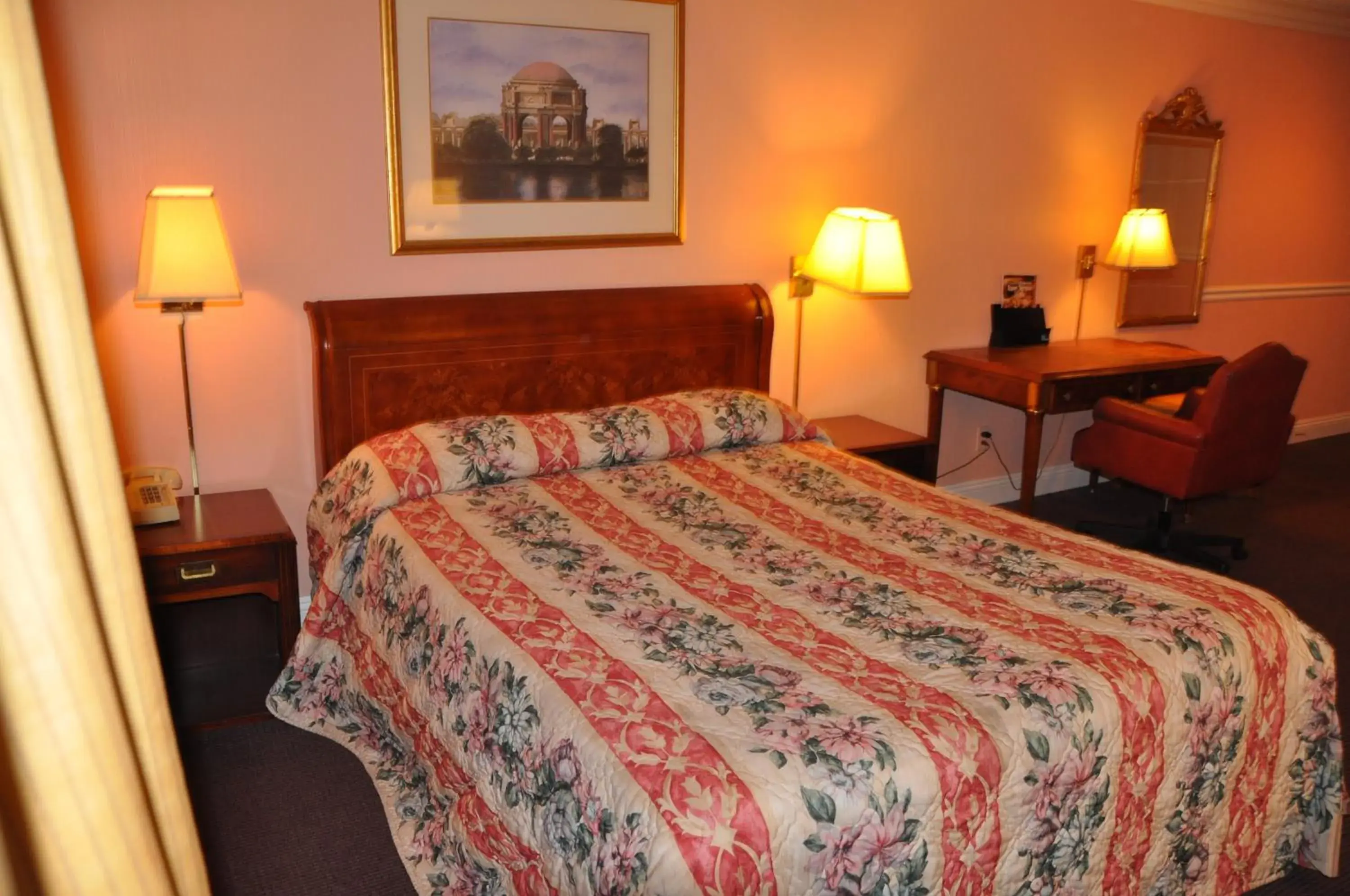 Photo of the whole room, Bed in Super 8 by Wyndham Hayward Downtown Photo of the whole room, Bed in Super 8 by Wyndham Hayward Downtown