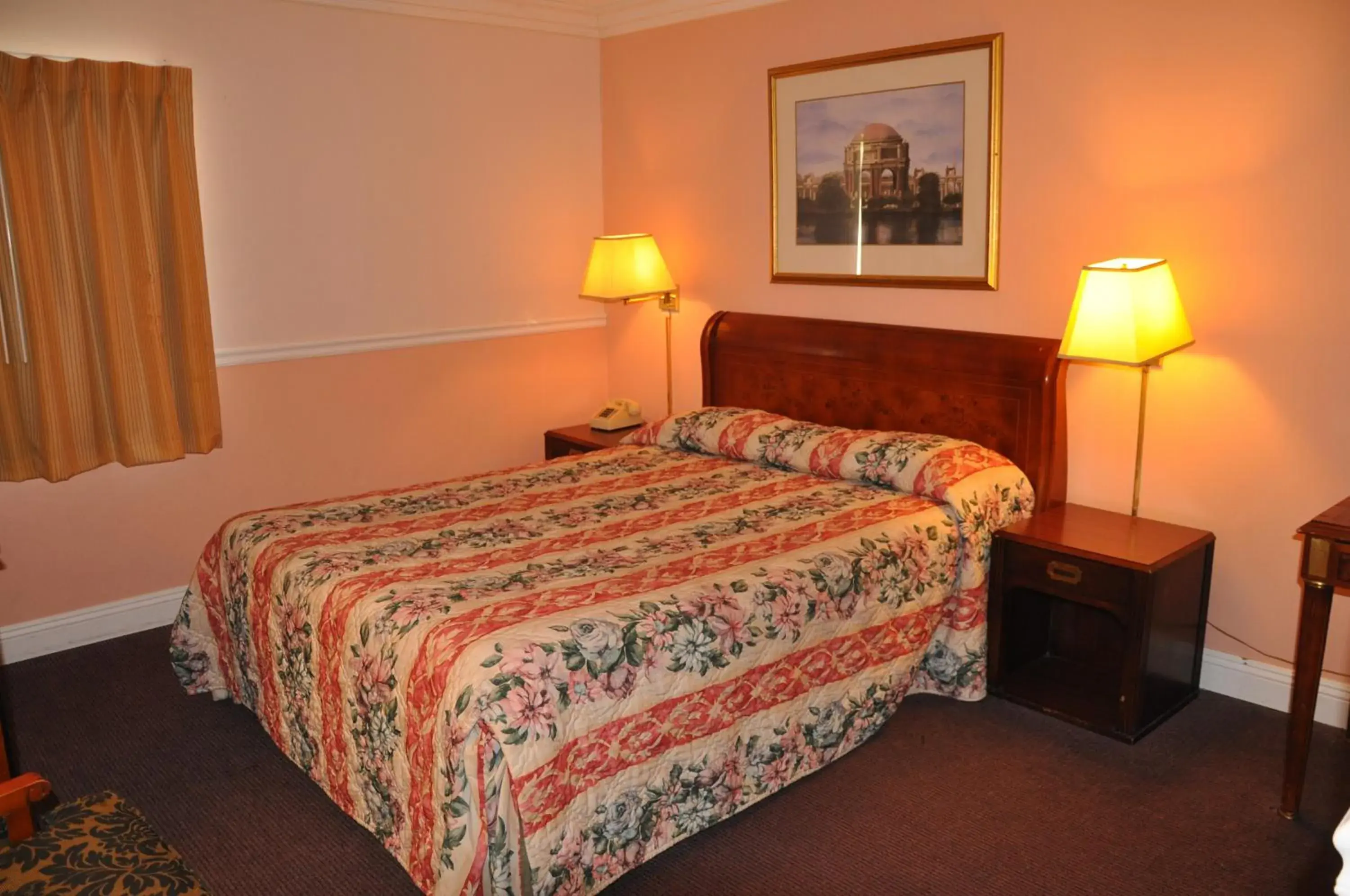 Bed in Super 8 by Wyndham Hayward Downtown Bed in Super 8 by Wyndham Hayward Downtown