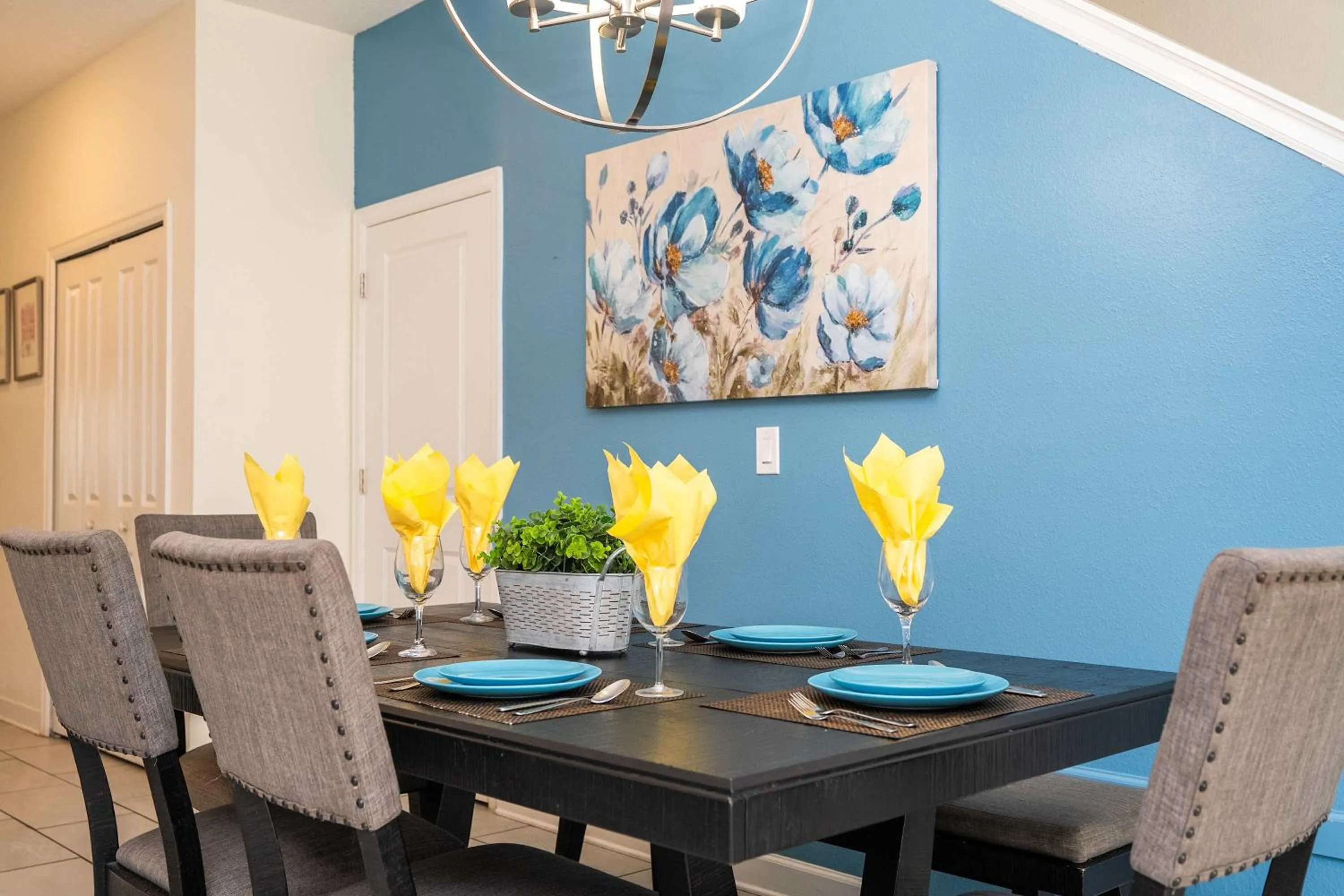 Stunning 5 Bd Home w/ Pool Close to Disney 4822