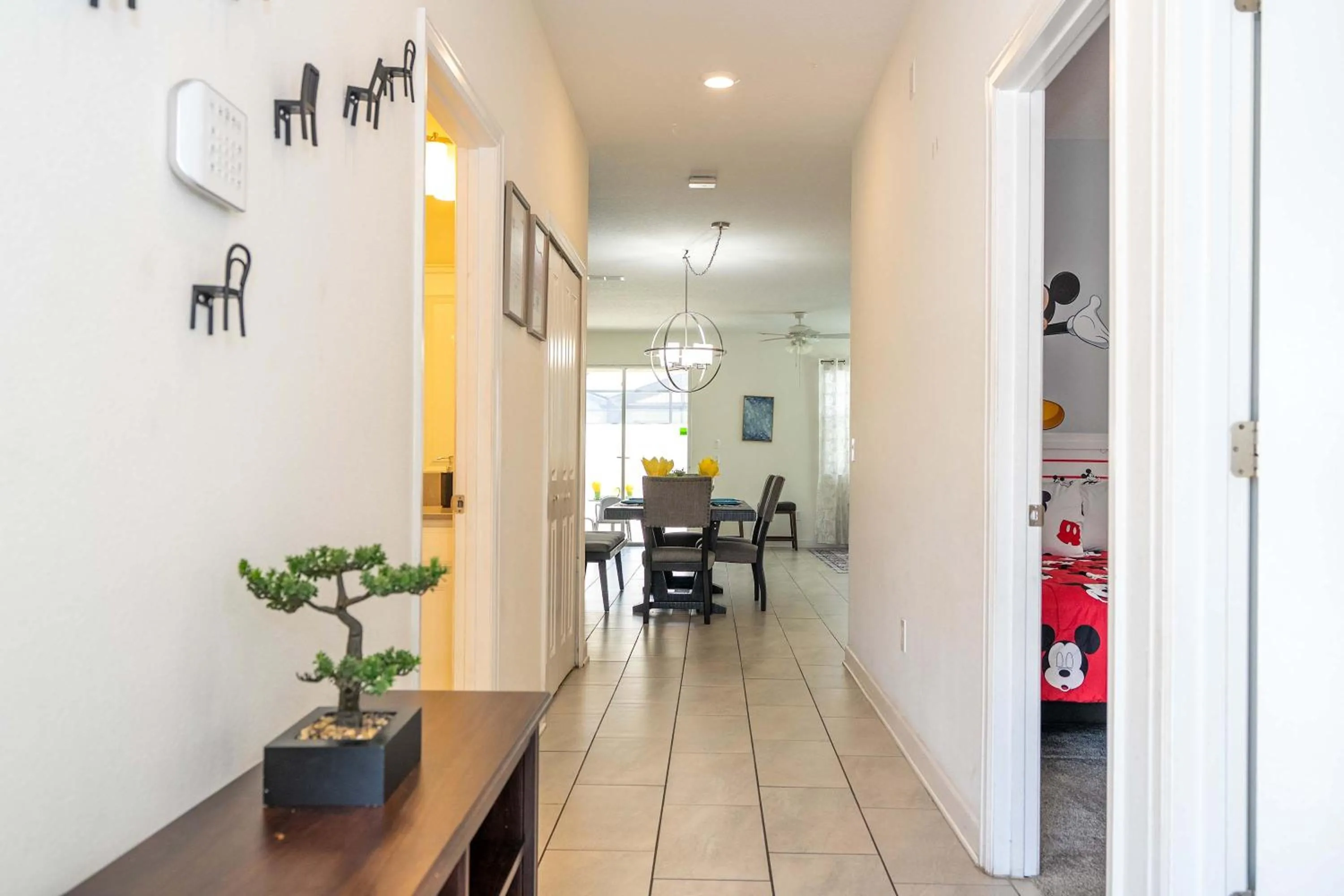 Stunning 5 Bd Home w/ Pool Close to Disney 4822