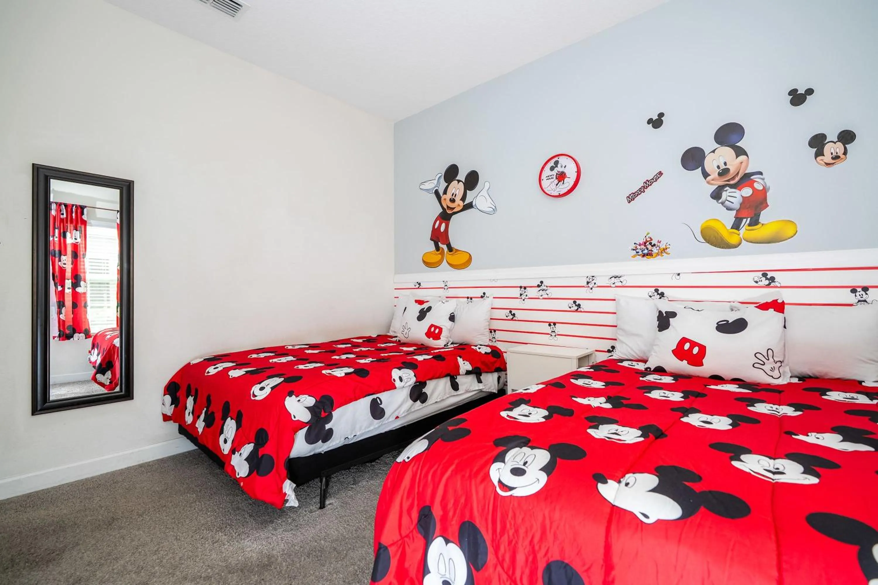 Bed in Stunning 5 Bd Home w/ Pool Close to Disney 4822