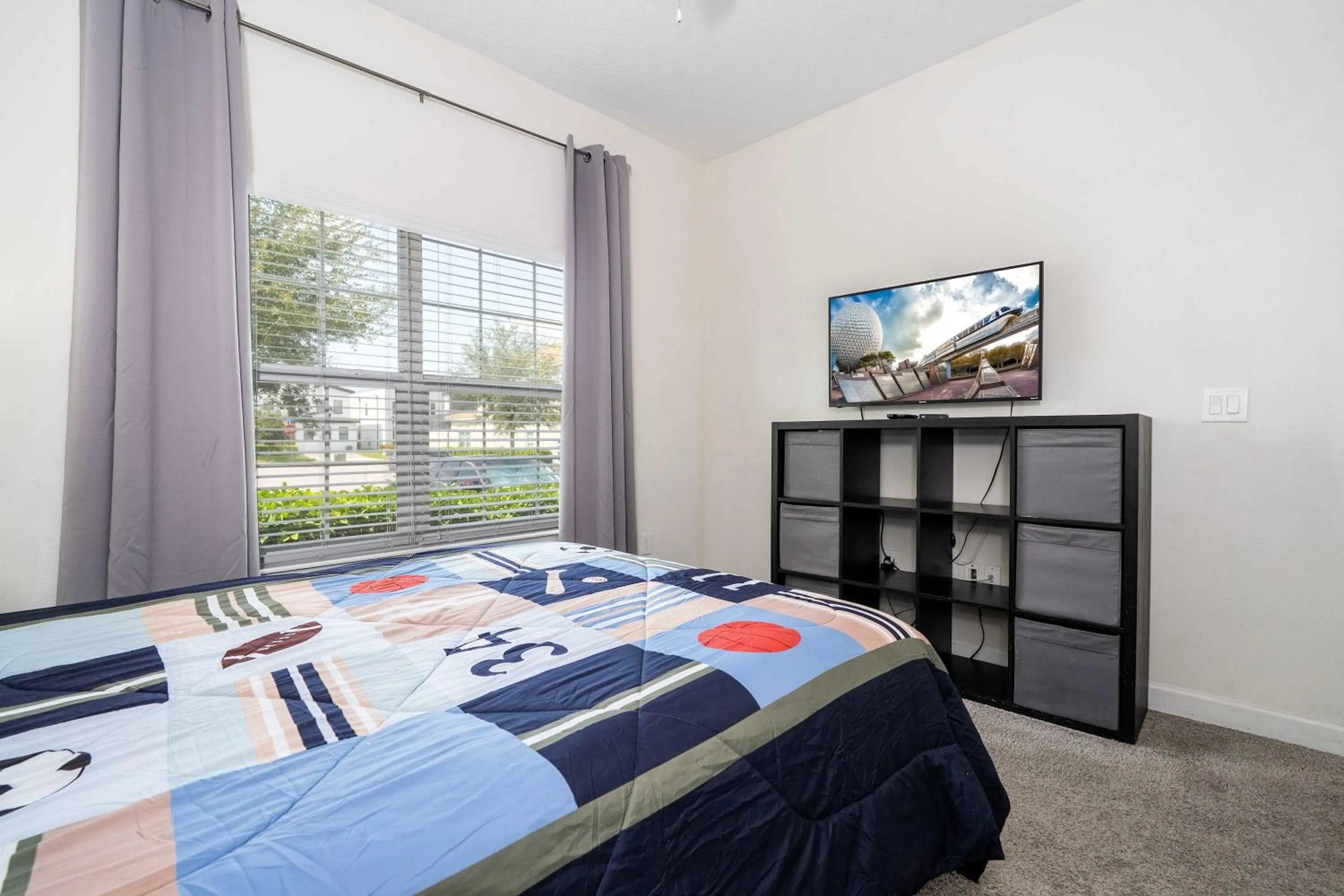 Bed in Stunning 5 Bd Home w/ Pool Close to Disney 4822