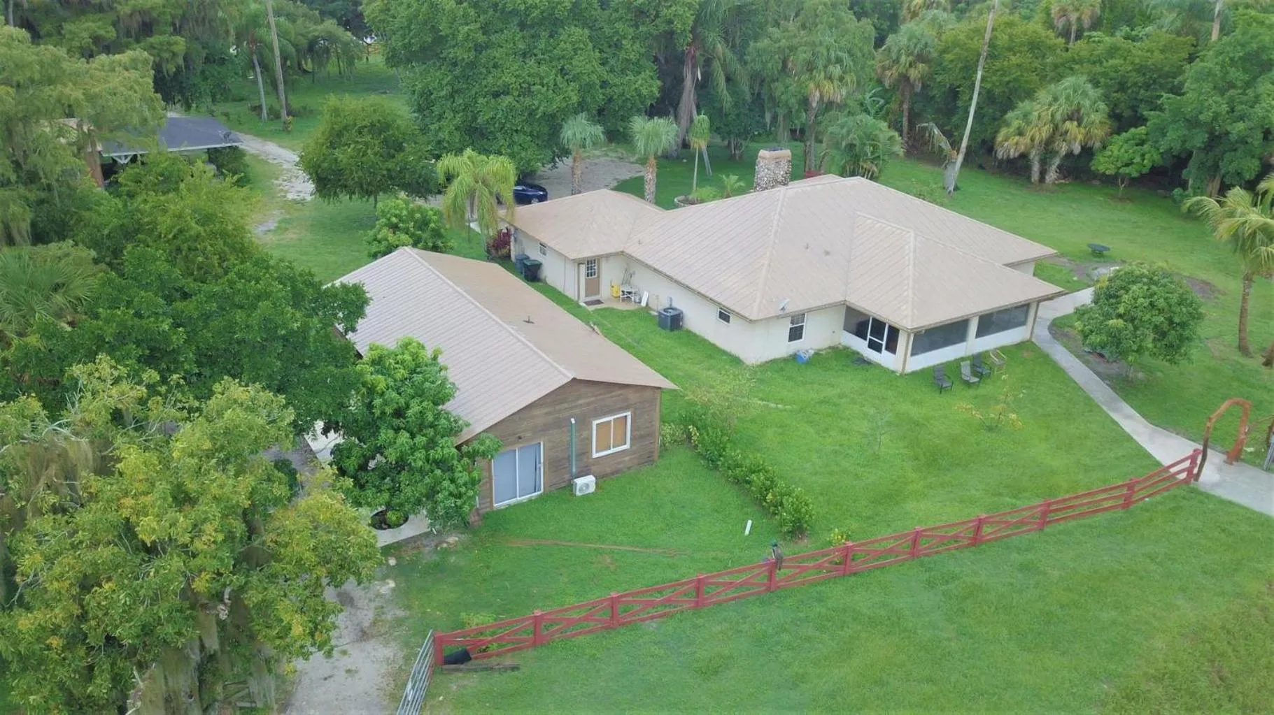 Beautiful Vacation Home Across From Lake Okeechobee