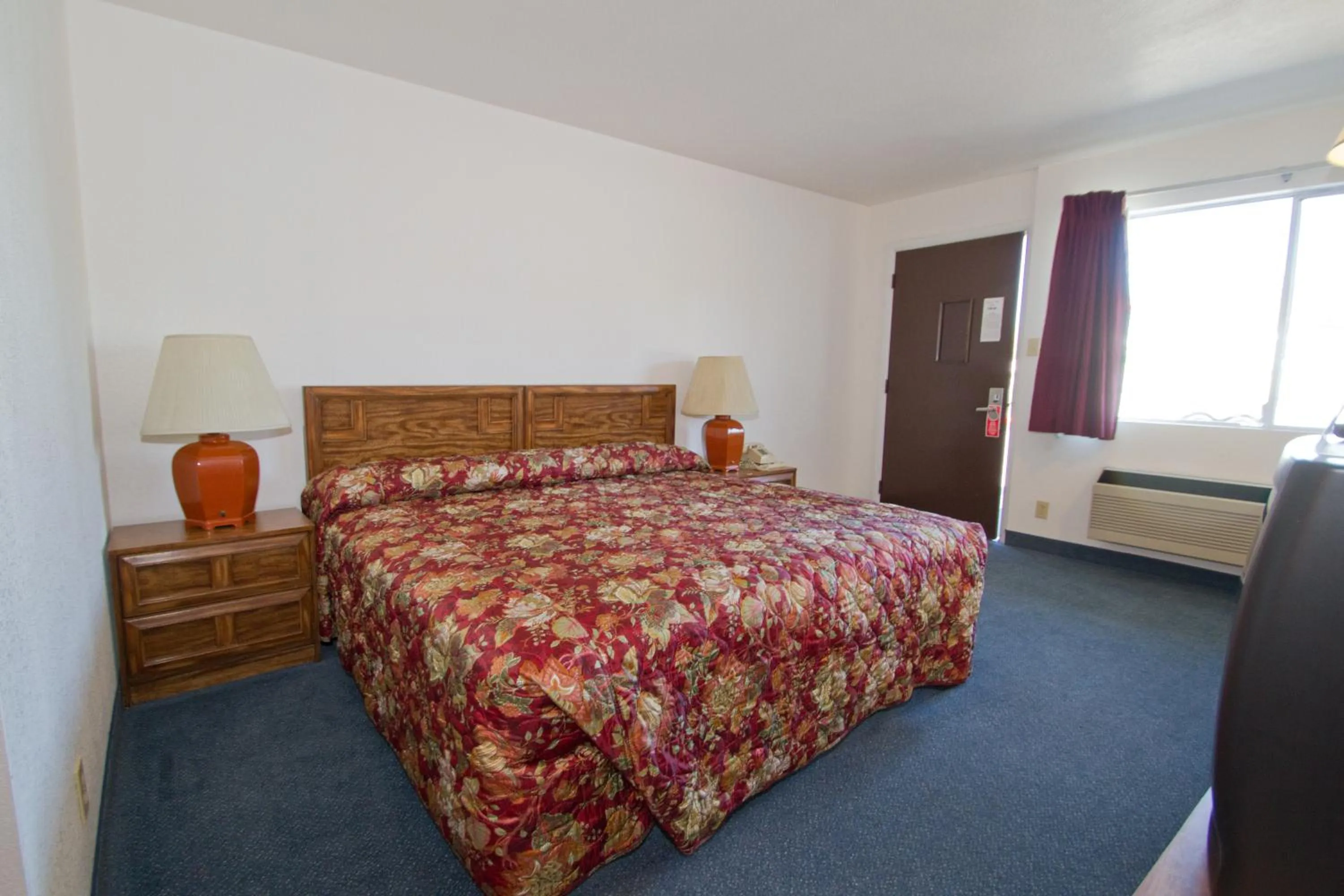 Bed in Brooks St. Motor Inn