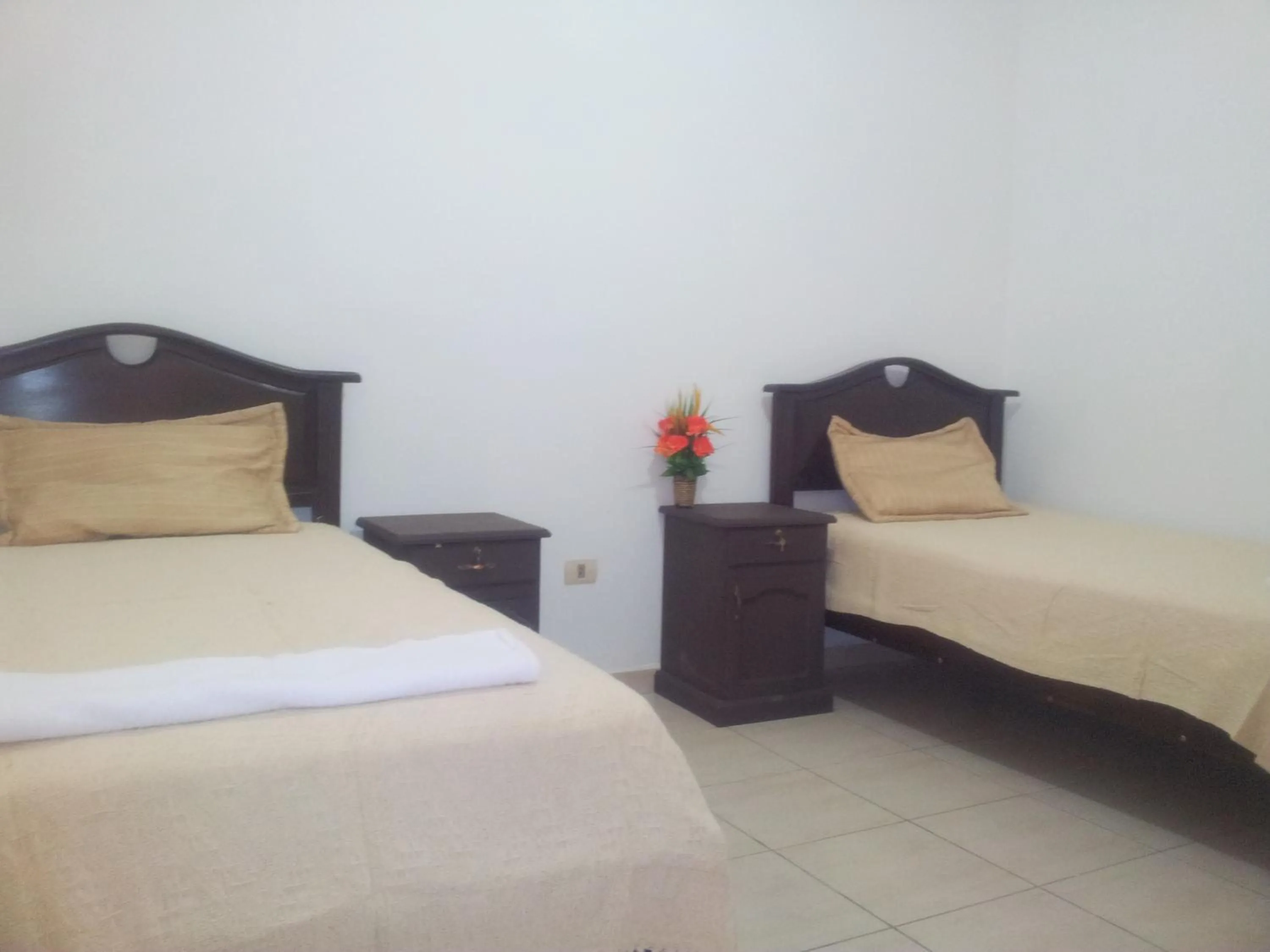 Triple Room with Private Bathroom in Residencial IKANDIRE ll
