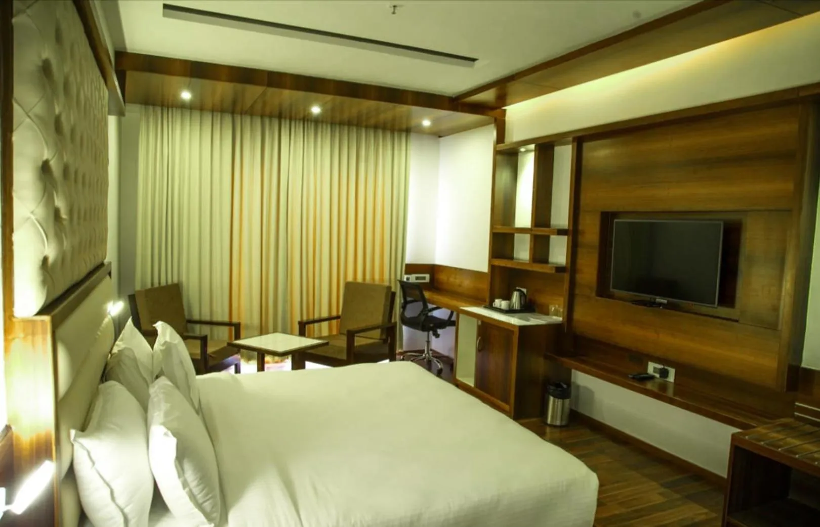 TV and multimedia, Bed in Hotel Preethi International