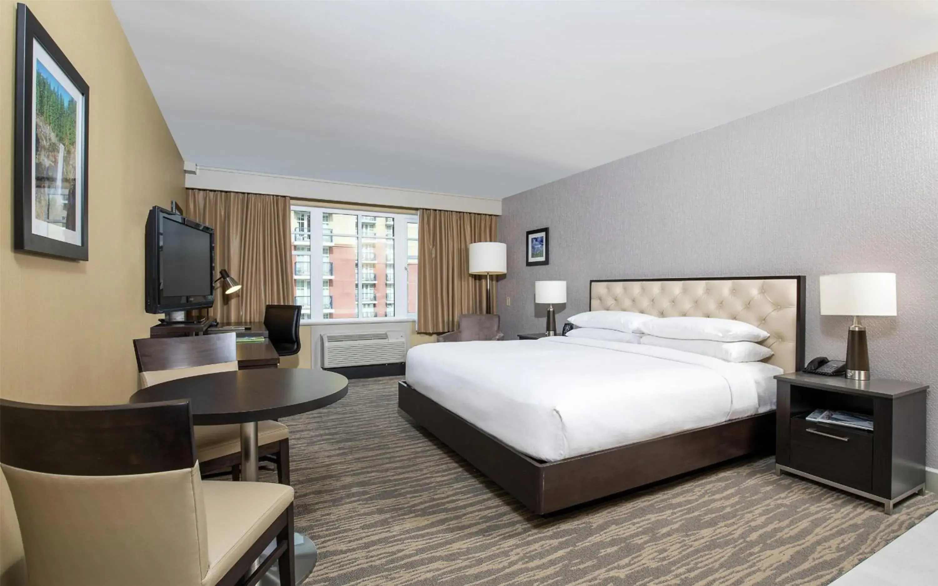 Bedroom, Bed in Hilton Whistler Resort & Spa Bedroom, Bed in Hilton Whistler Resort & Spa