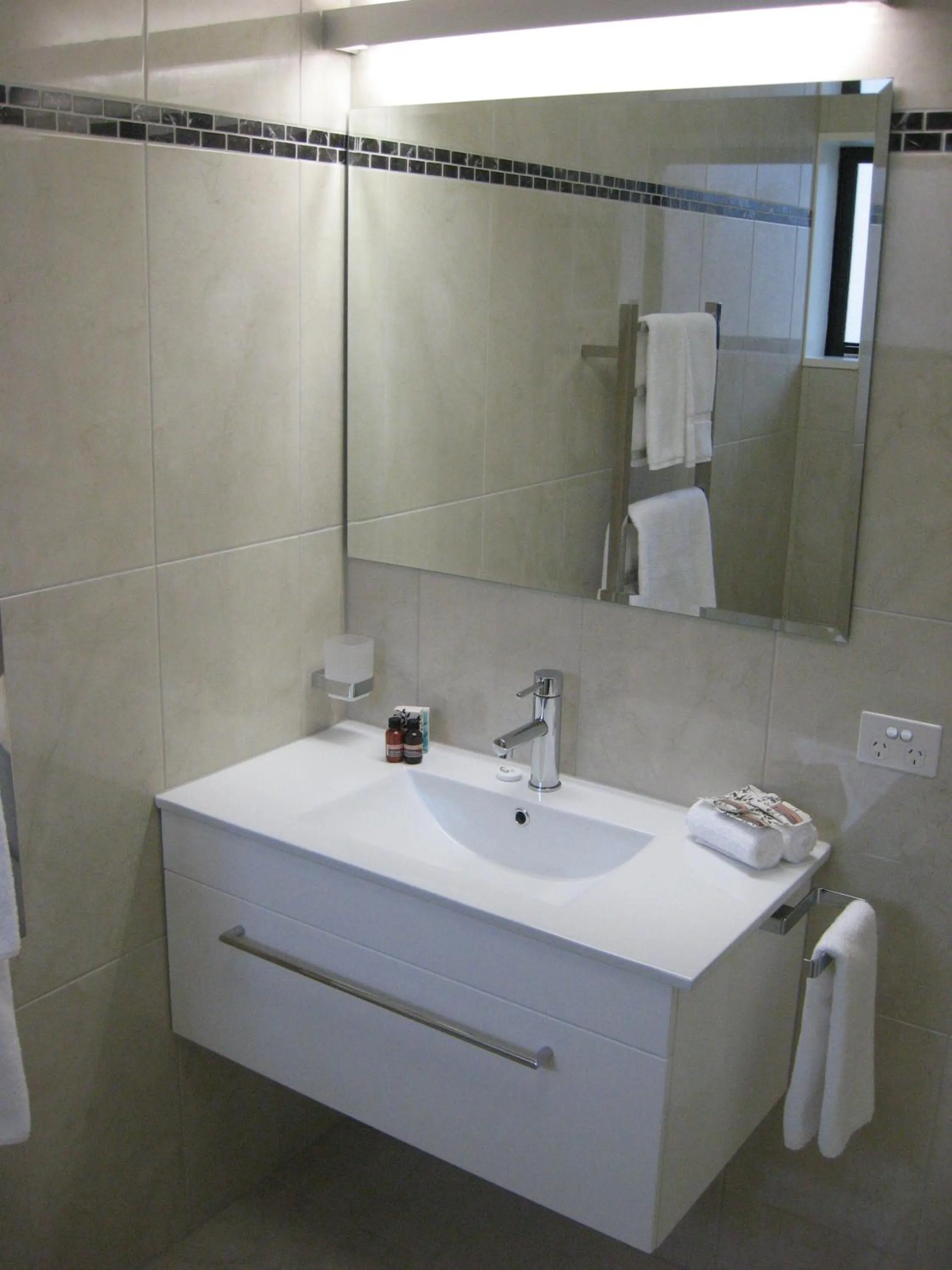 Bathroom in Aoraki Court Motel