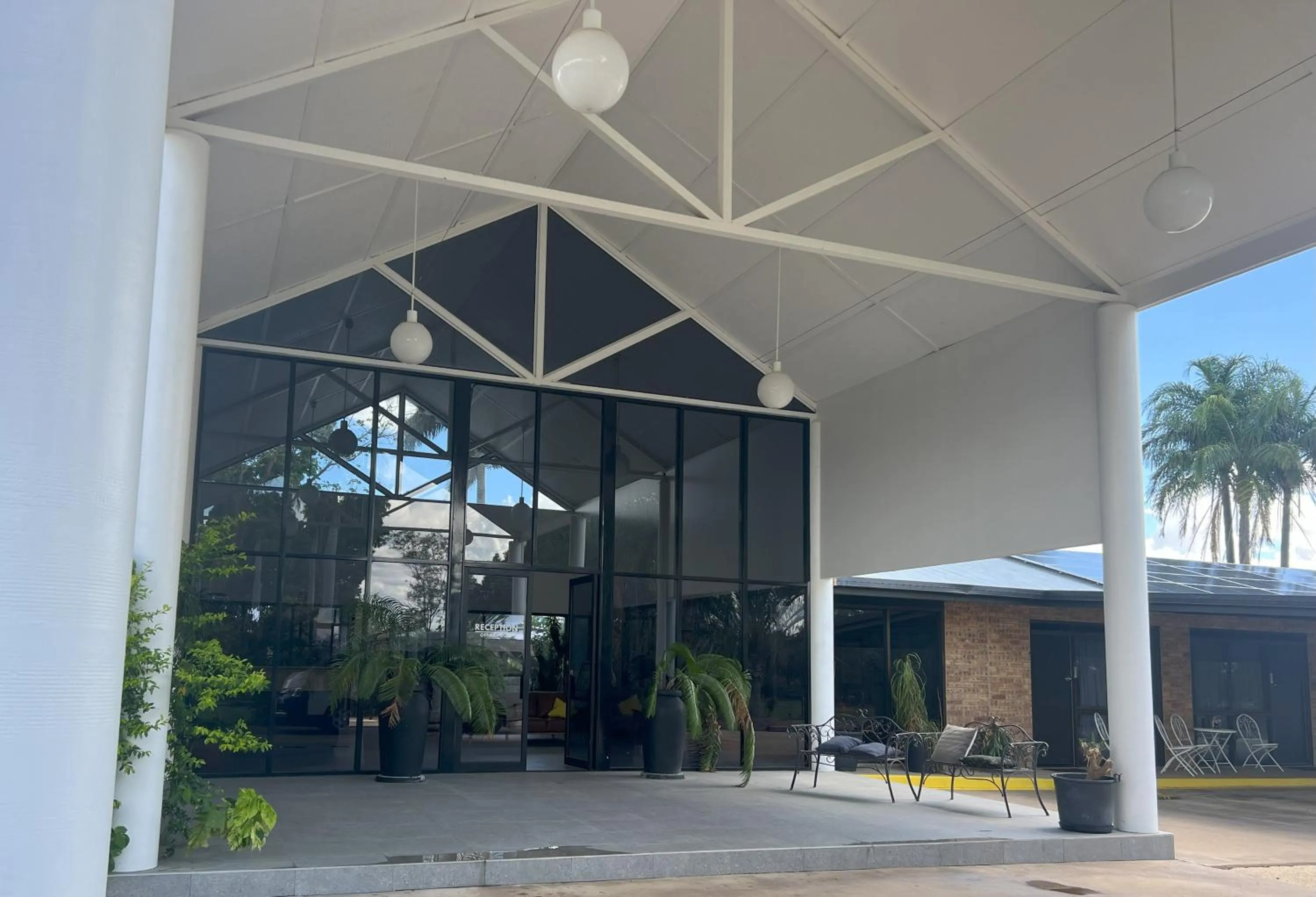 Property building in Albert Park Motor Inn