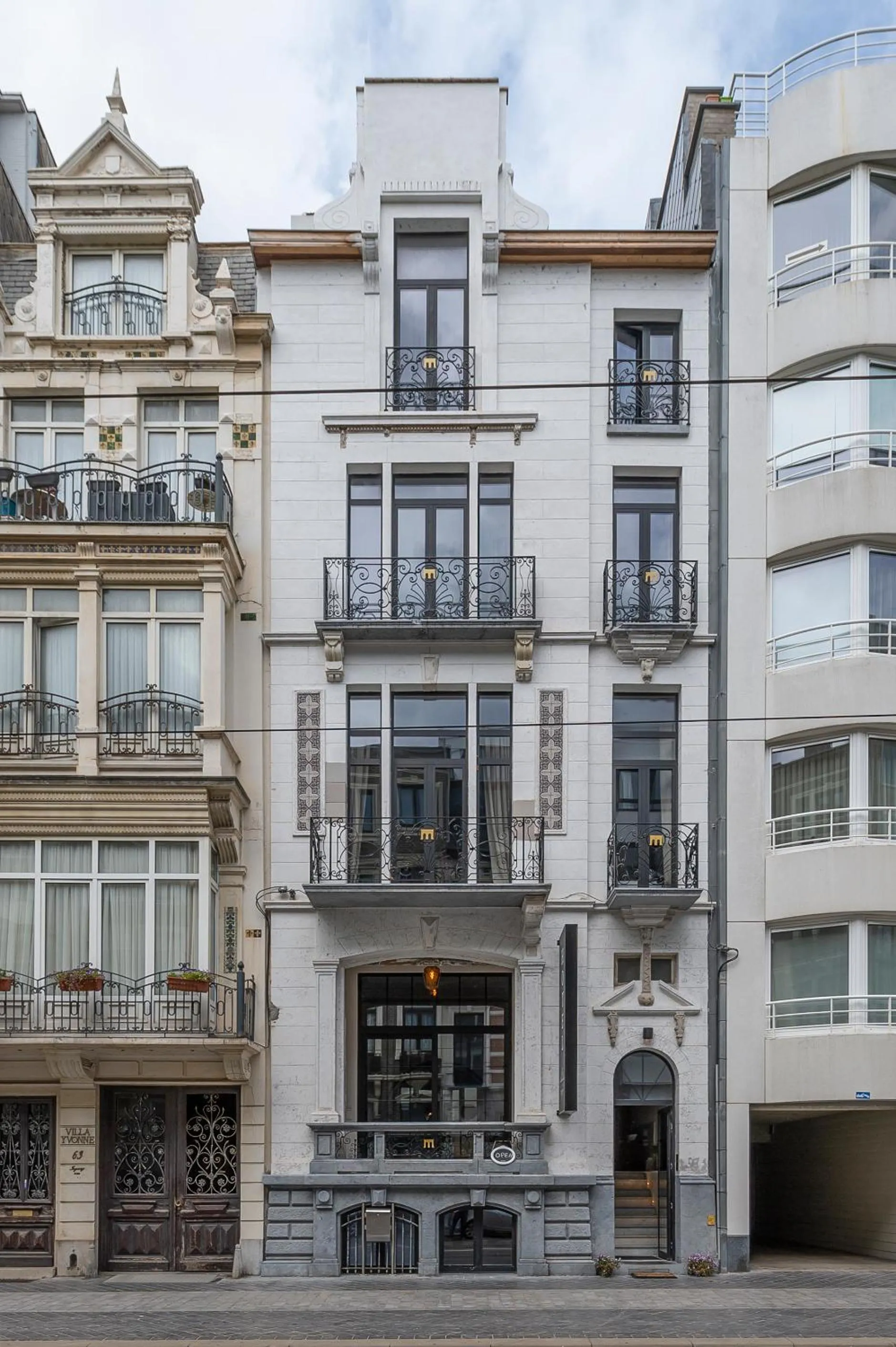 Facade/entrance in Hotel Monarc