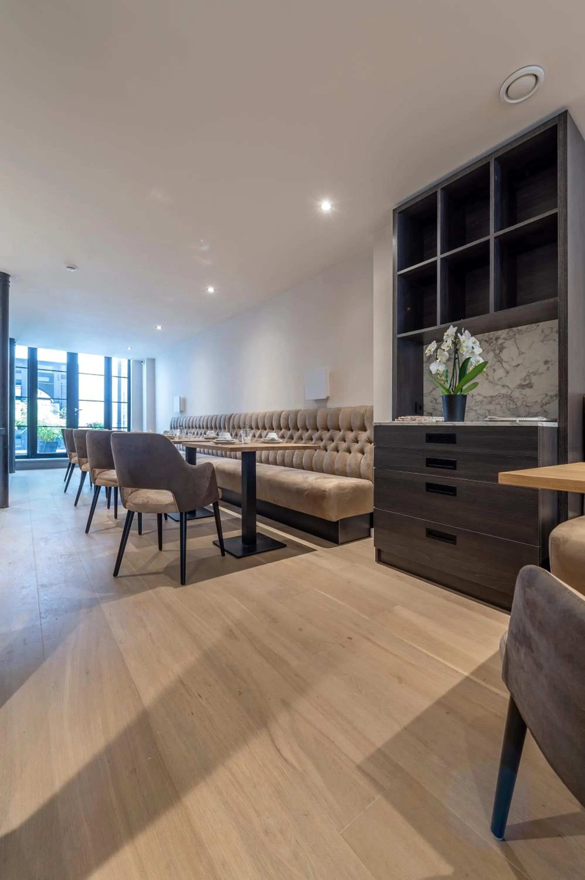 Restaurant/places to eat in Hotel Monarc