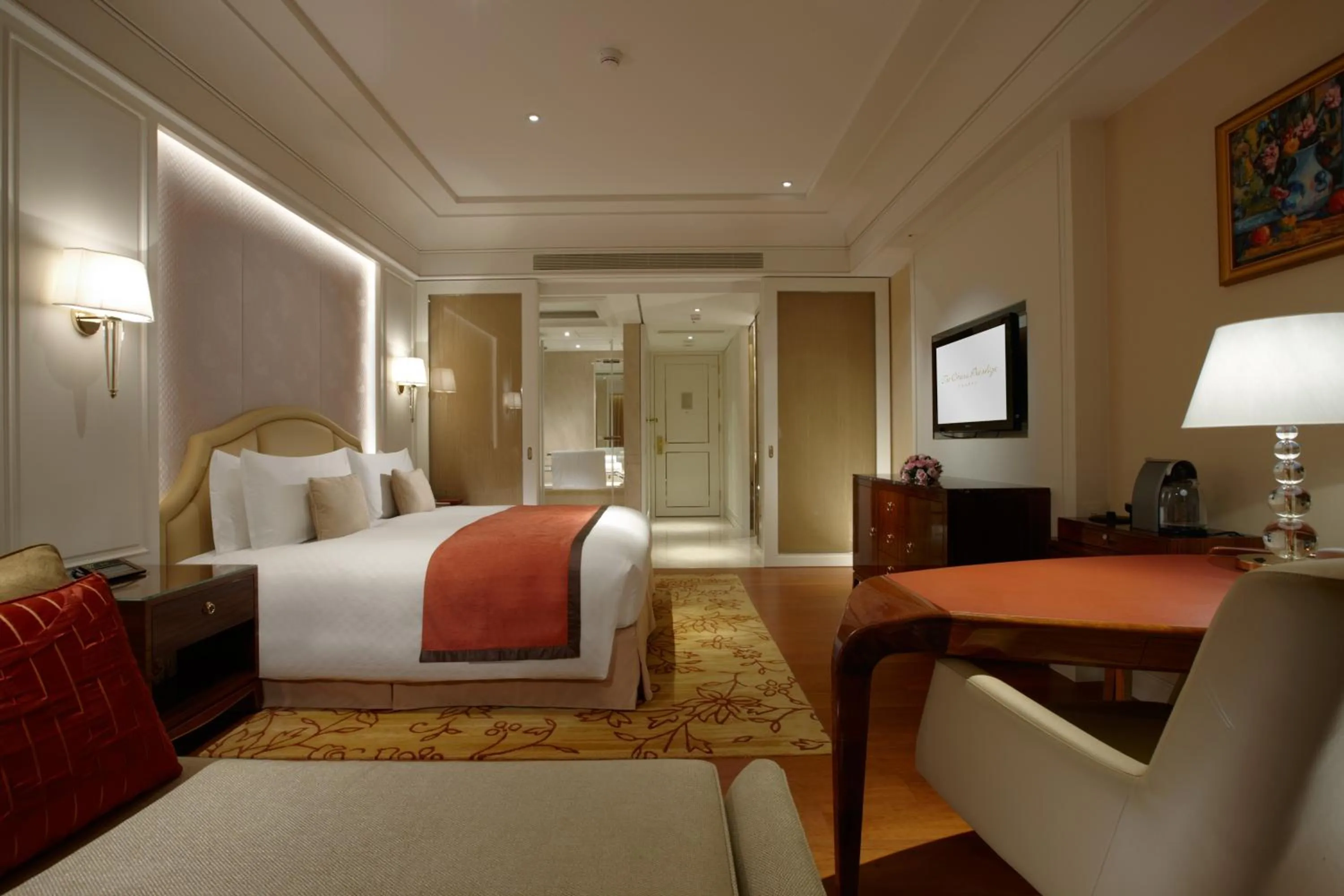 Photo of the whole room, Bed in The Okura Prestige Taipei