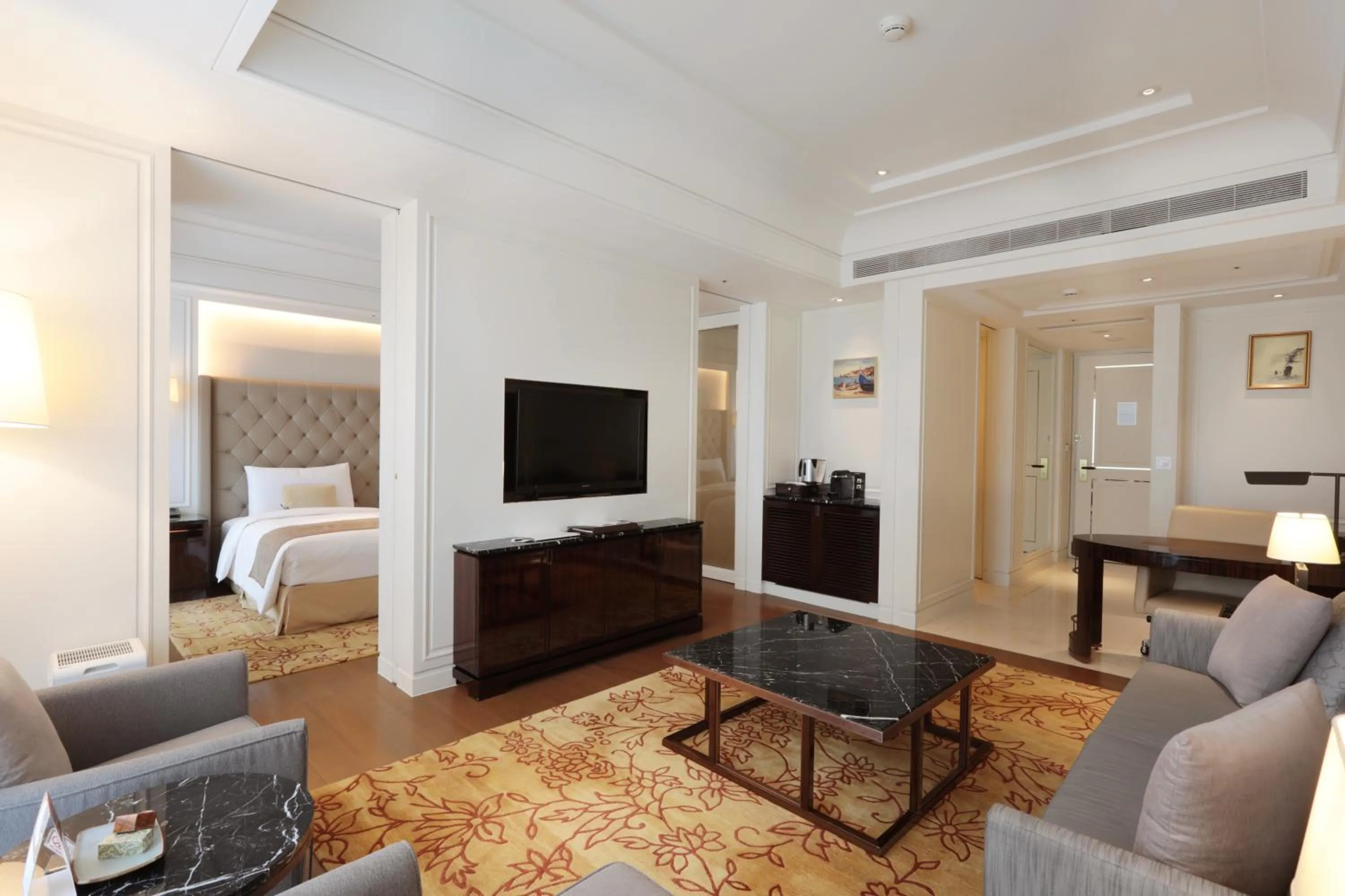 TV and multimedia, Bed in The Okura Prestige Taipei