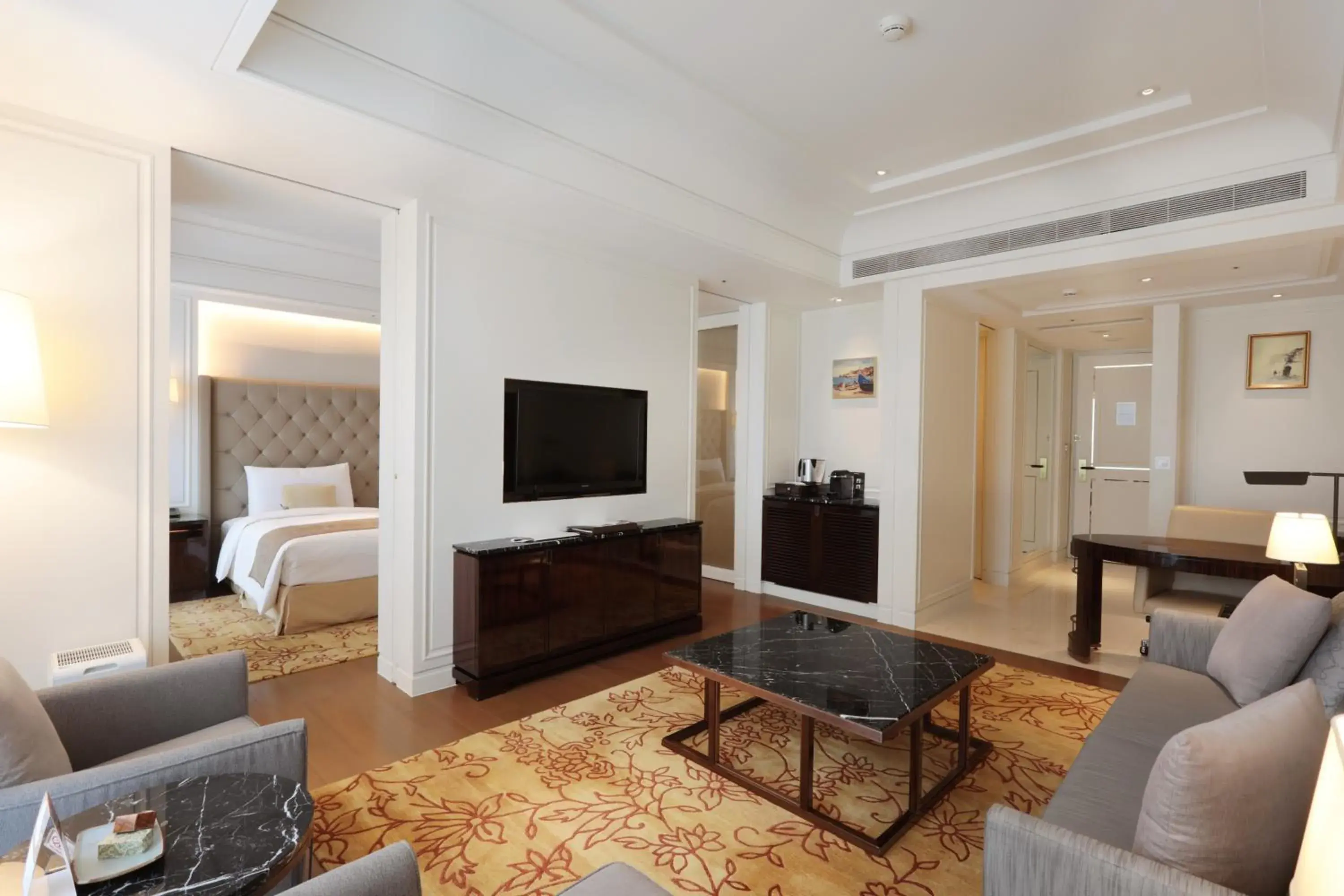 TV and multimedia, Bed in The Okura Prestige Taipei TV and multimedia, Bed in The Okura Prestige Taipei