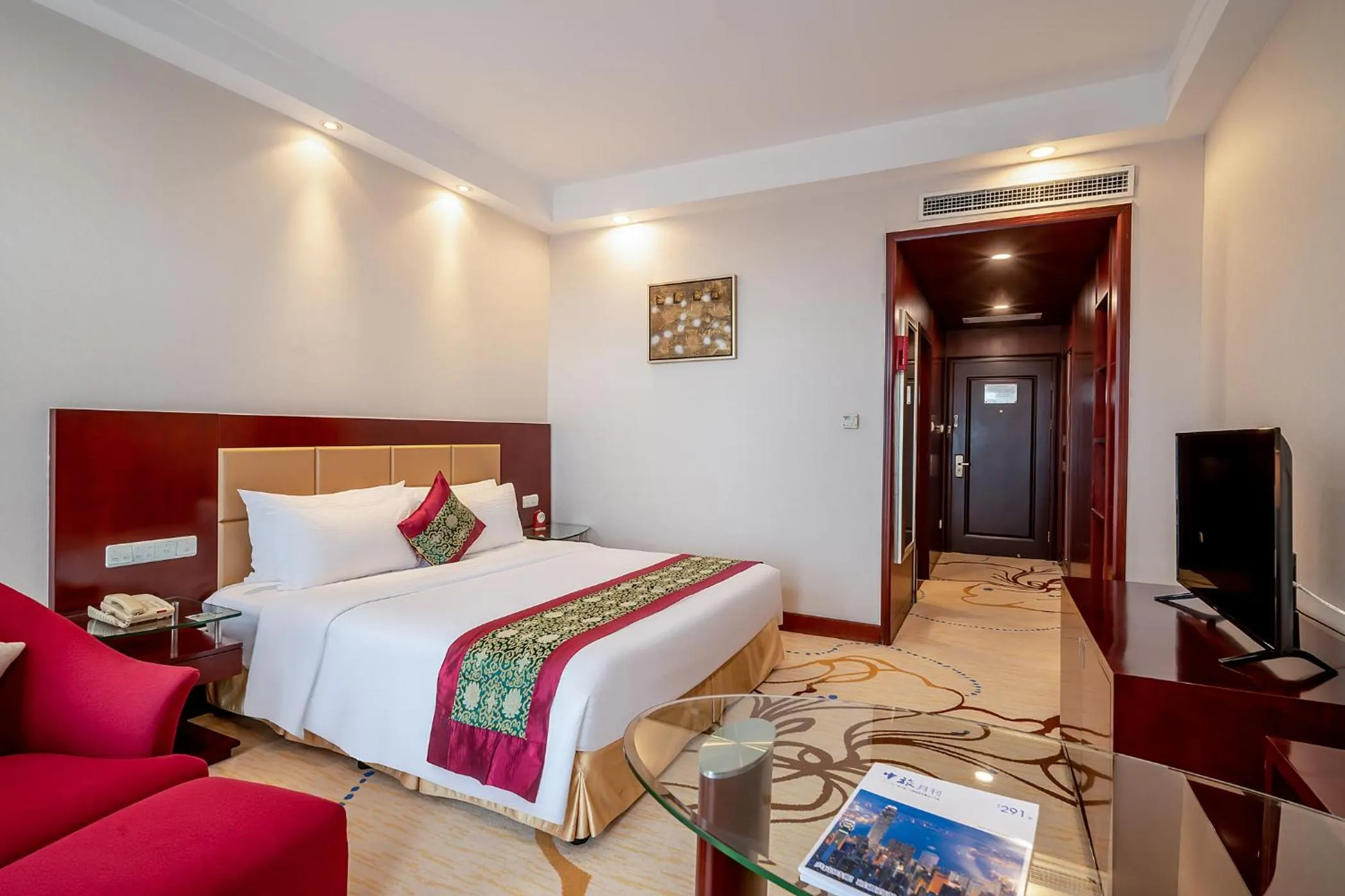 View (from property/room), Bed in Grand Metropark Hotel Shandong