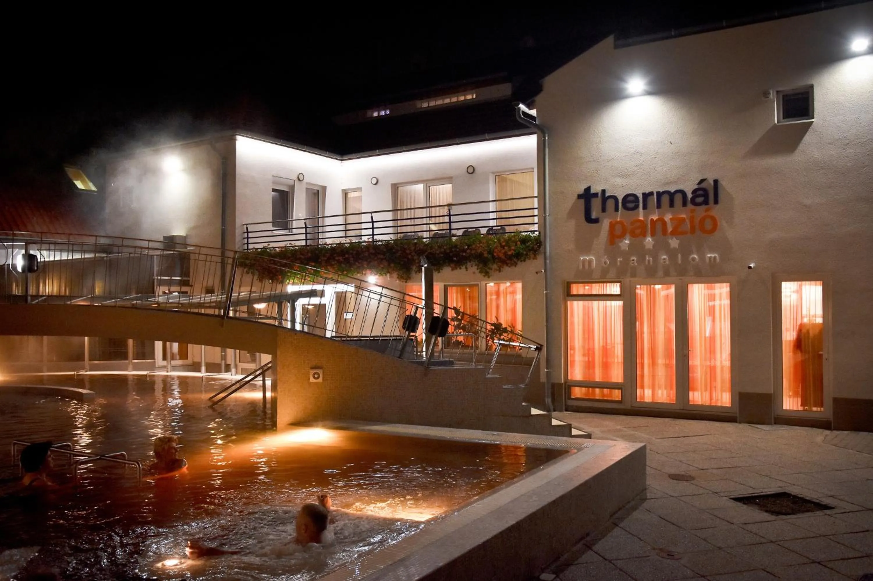 Swimming pool in Thermál Panzió