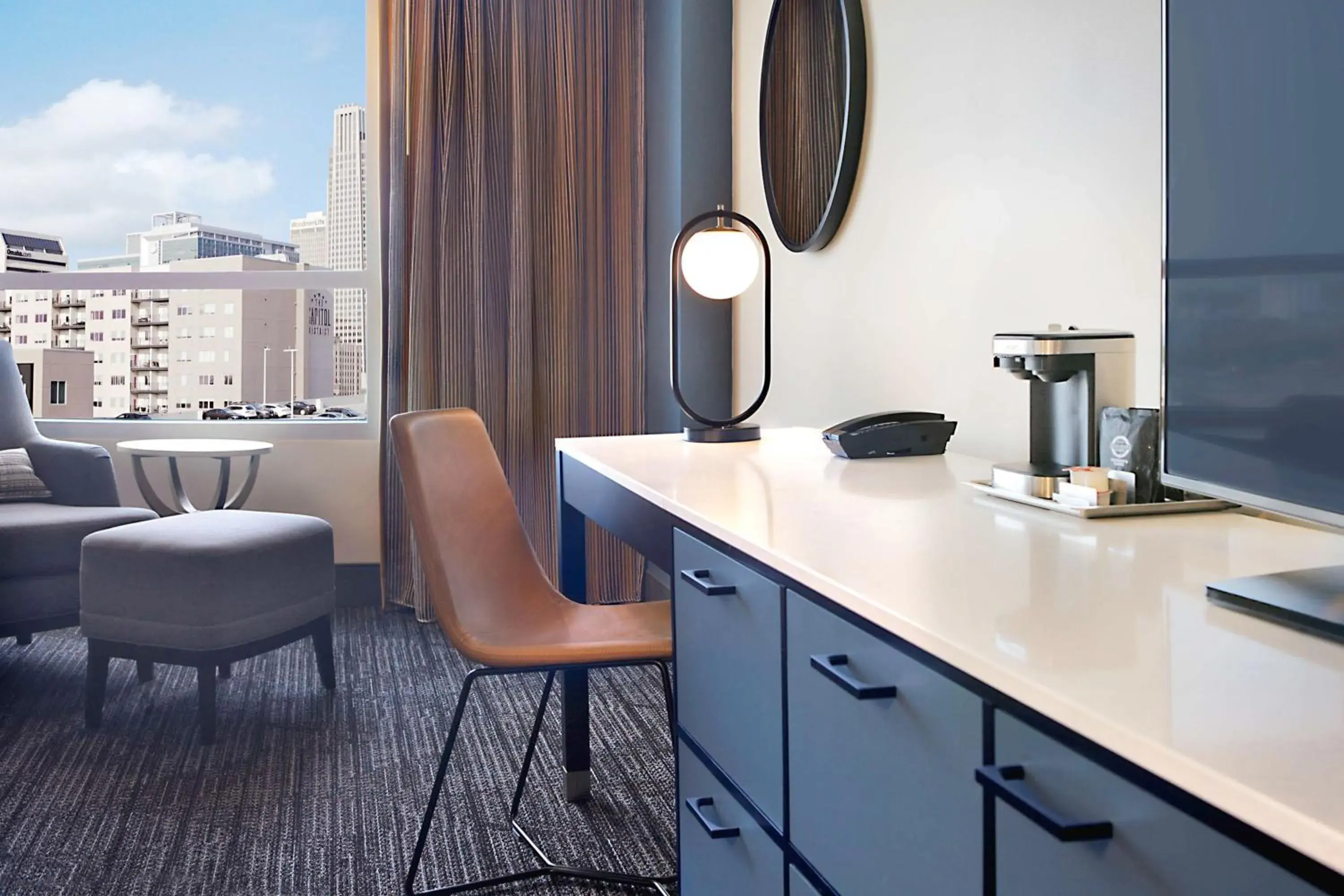 Deluxe Double Room with Bath Tub - Hearing Disability Access in Hilton Omaha Deluxe Double Room with Bath Tub - Hearing Disability Access in Hilton Omaha