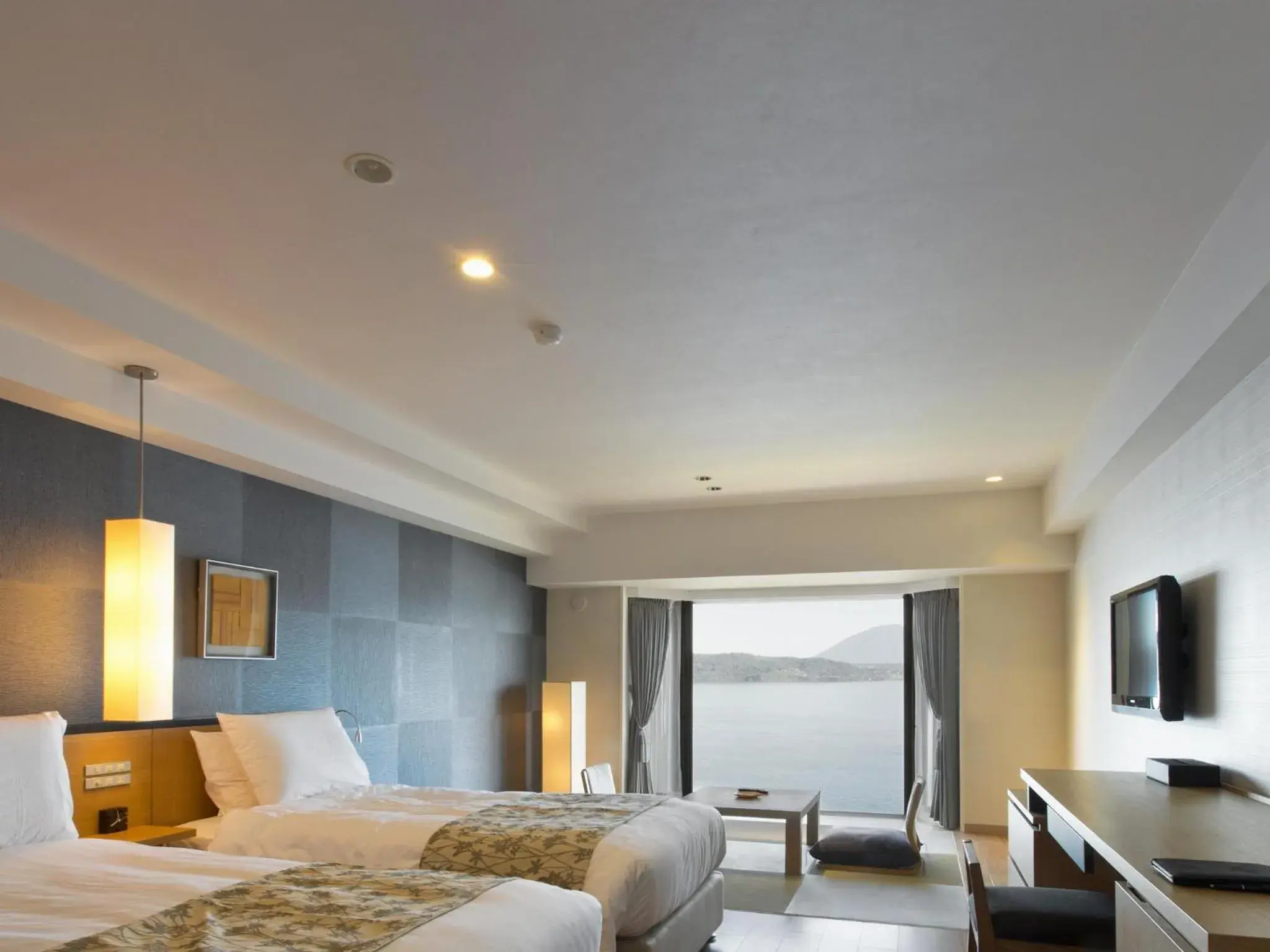 Bed in The Lake View Toya Nonokaze Resort Bed in The Lake View Toya Nonokaze Resort