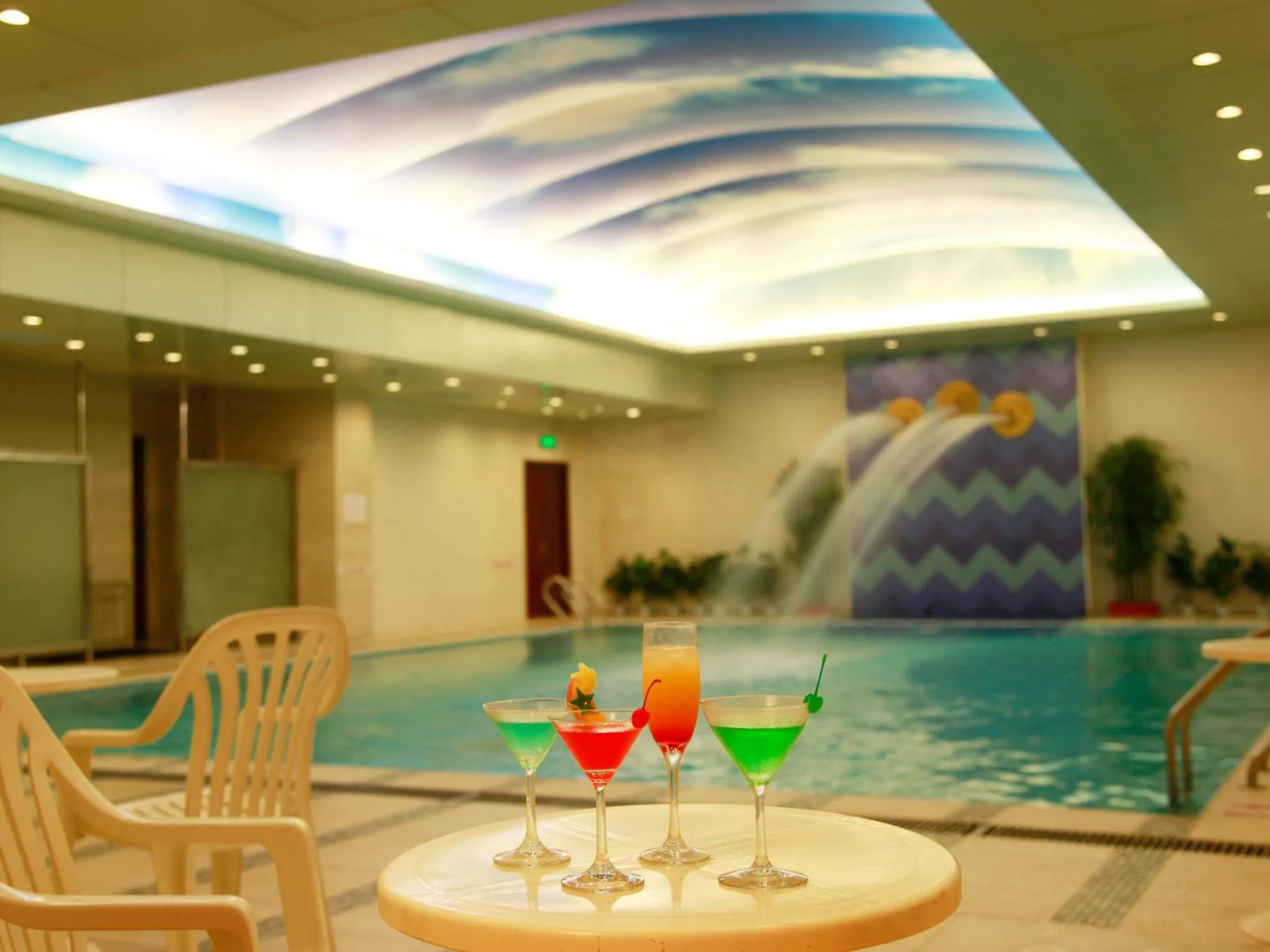 Swimming pool in Grand Metropark Wanshi Hotel Taiyuan