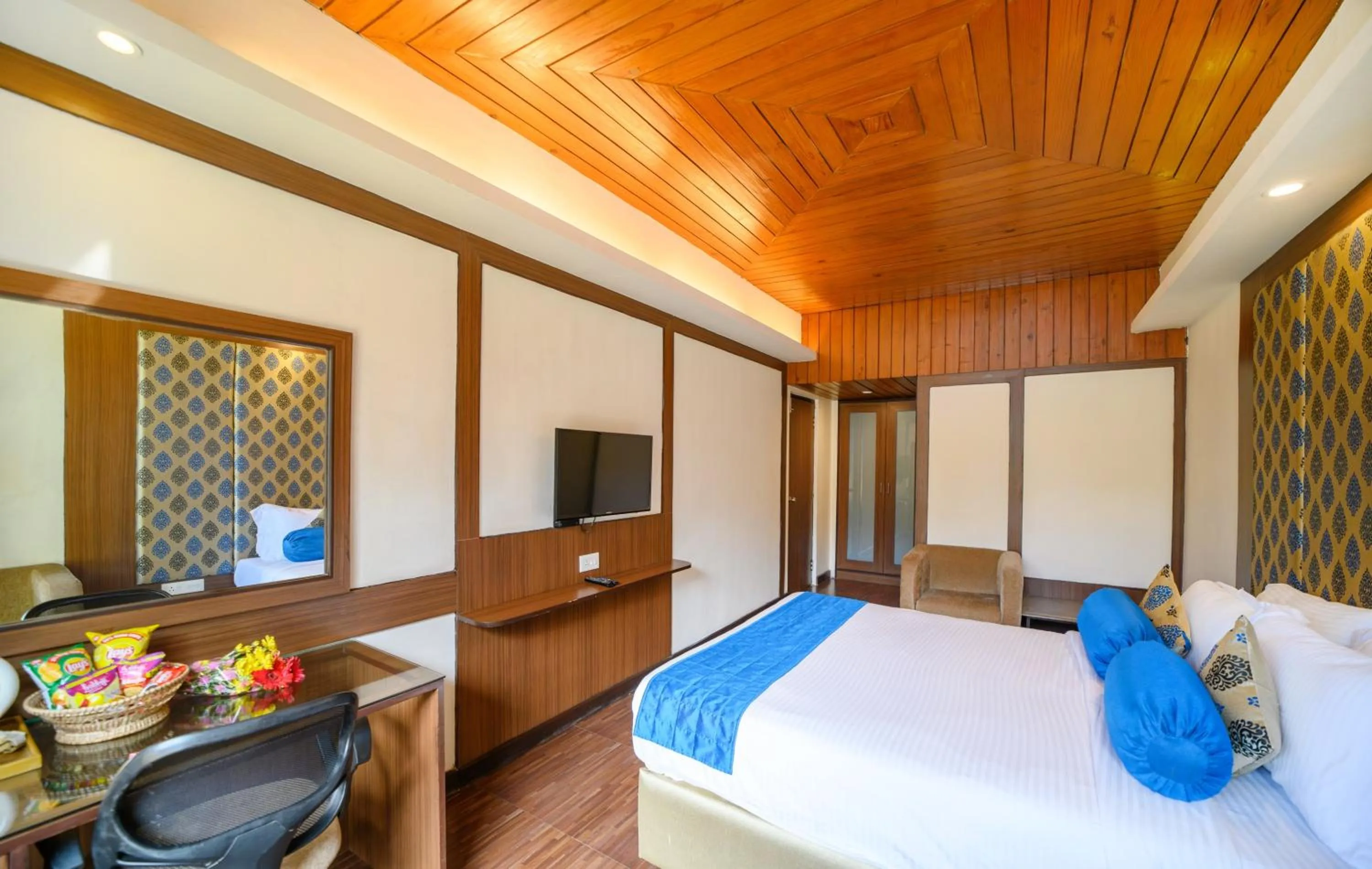 Bedroom, Bed in Sinclairs Darjeeling