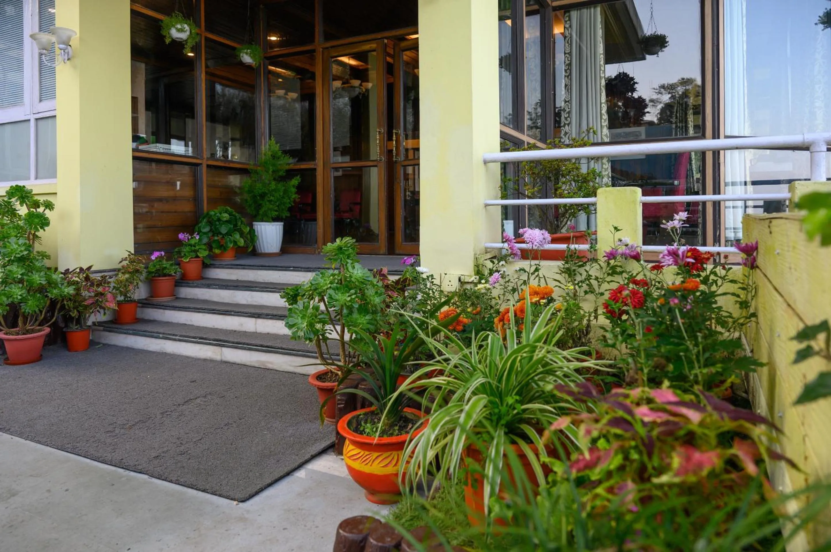 Facade/entrance in Sinclairs Darjeeling