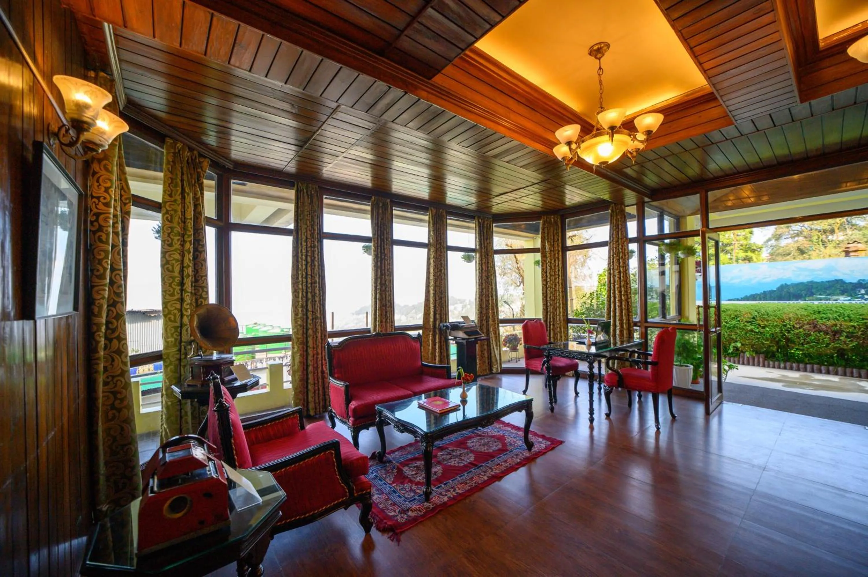 Facade/entrance in Sinclairs Darjeeling