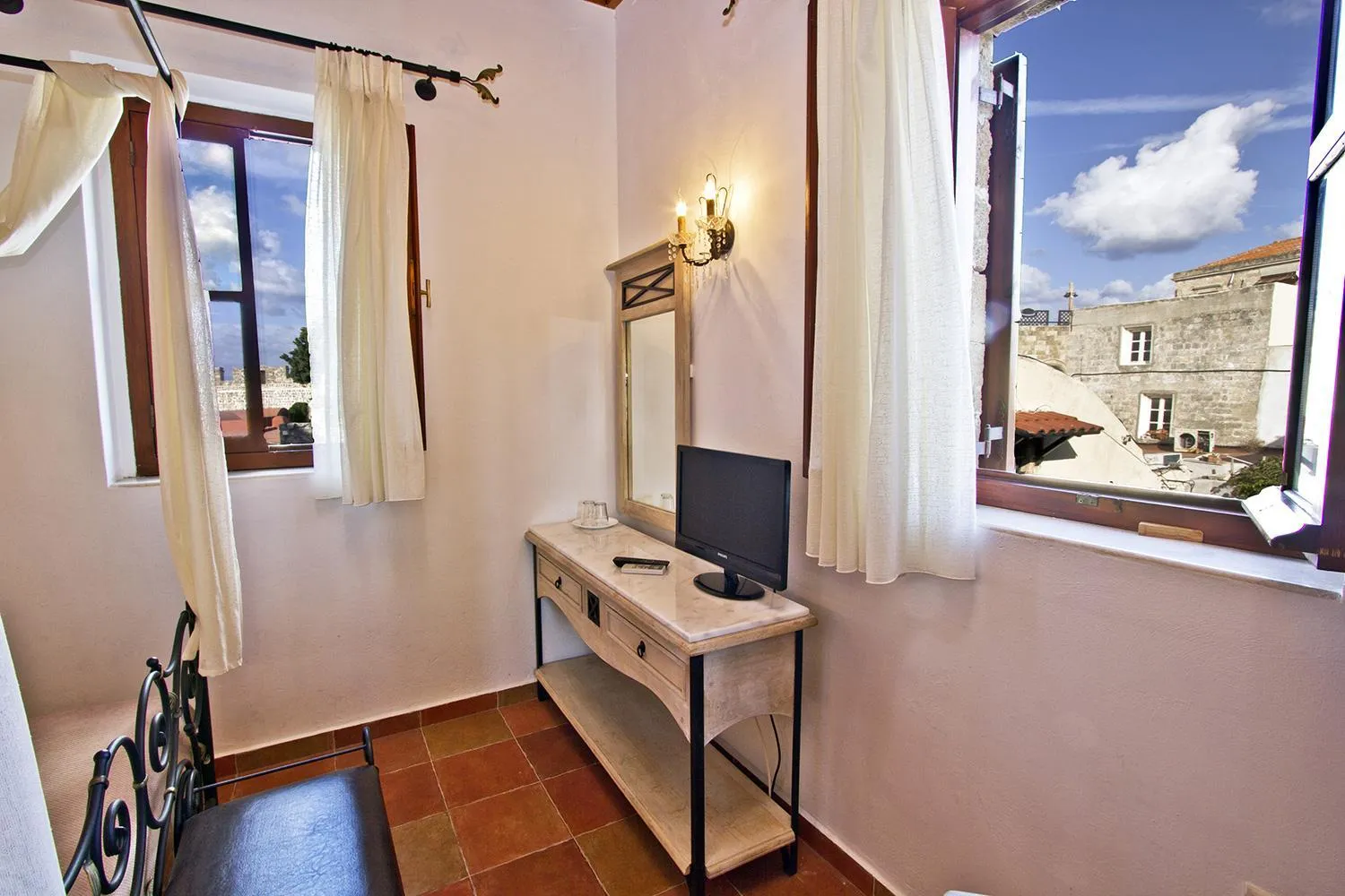 Bed in Camelot Traditional & Classic Hotel