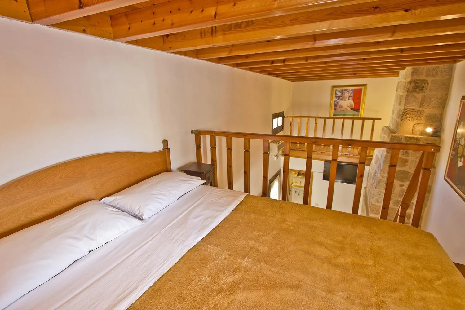 Bedroom, Bed in Camelot Traditional & Classic Hotel