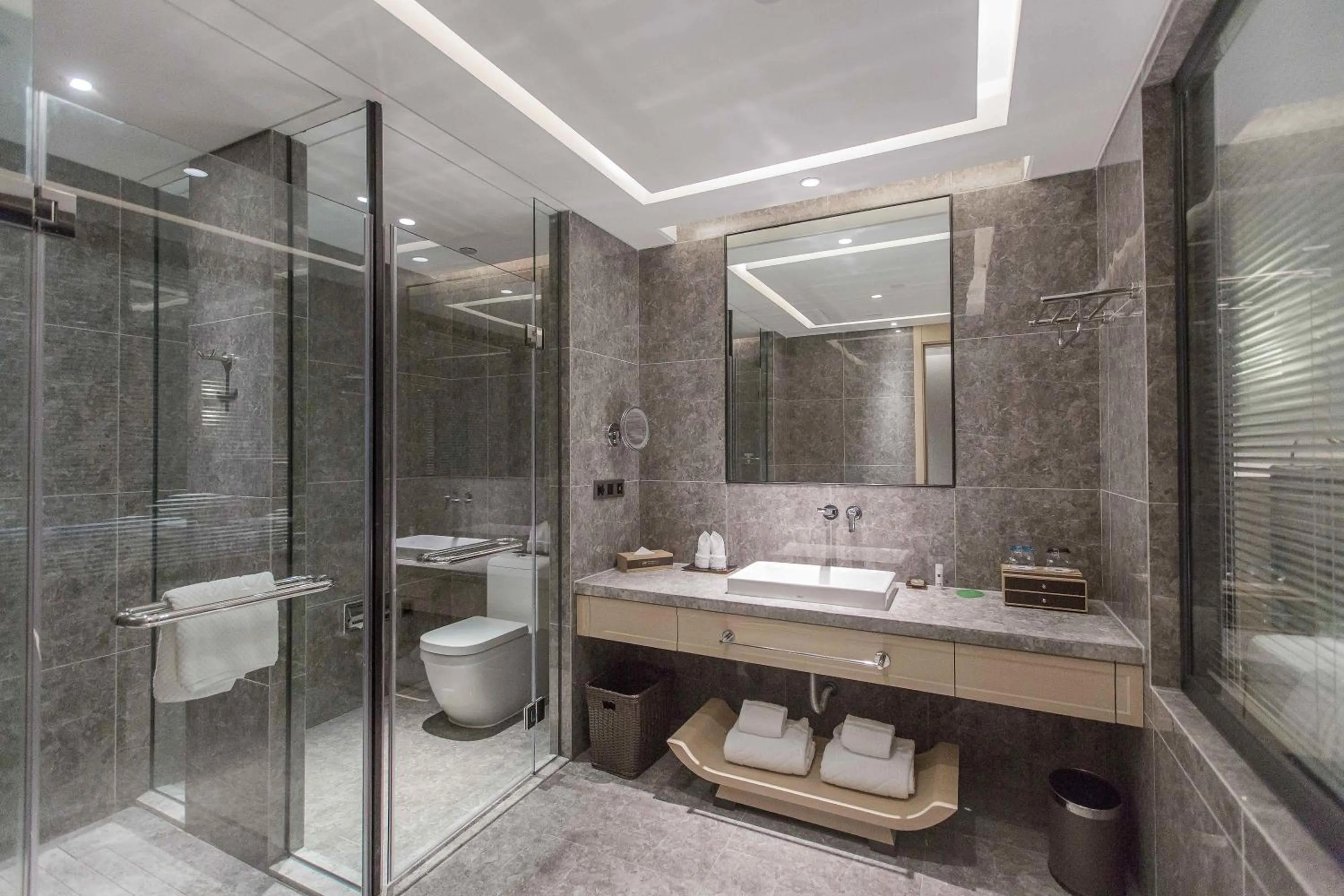 Shower in Chongqing Liyuan Hotel